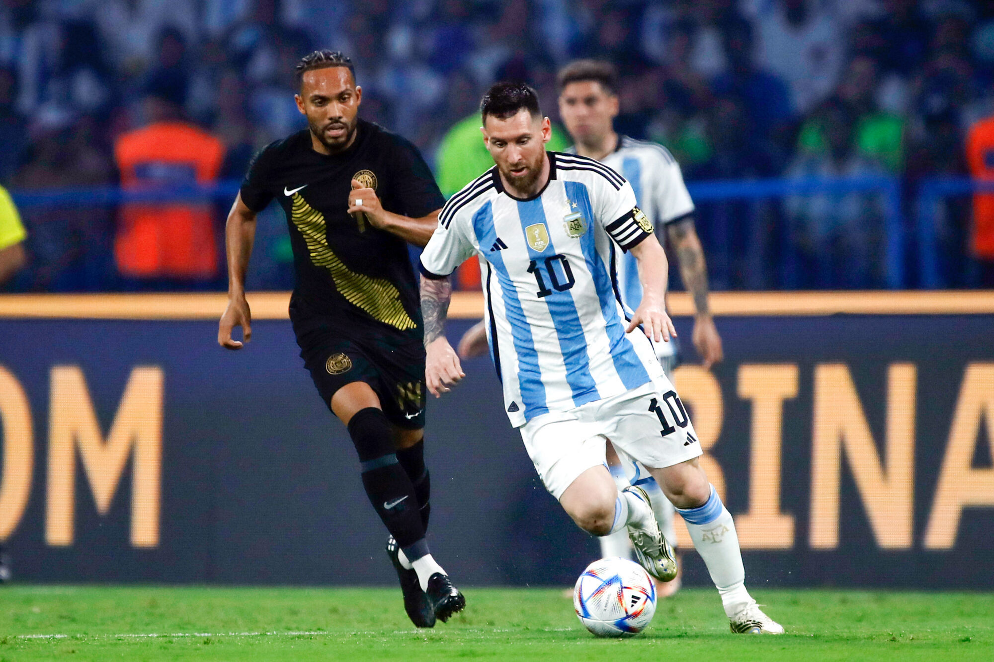 Messi em campo na partida da Argentina contra Curaçao. (Icon Sport)