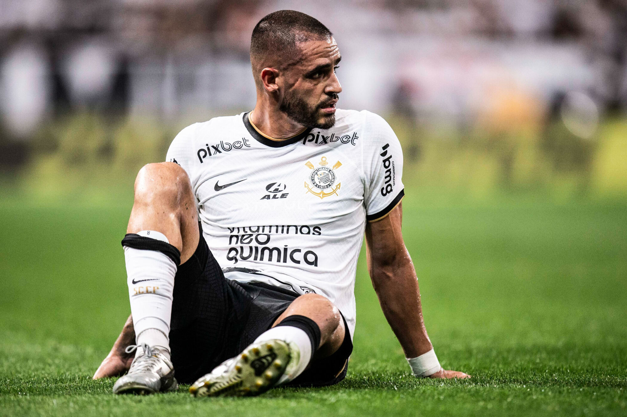 Renato Augusto deitado em campo (Icon Sport) Renato Augusto deitado em campo (Icon Sport)