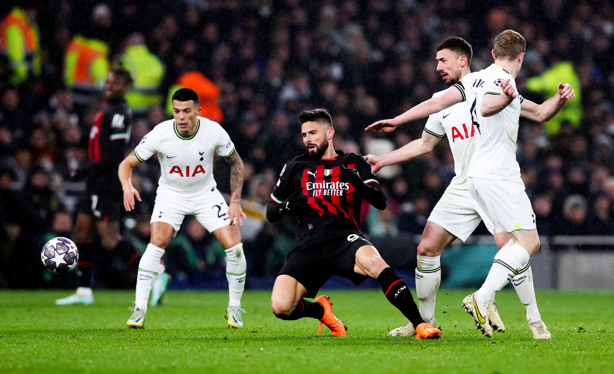 Empate entre Tottenham e Milan, Milan se classifica para as quartas de final