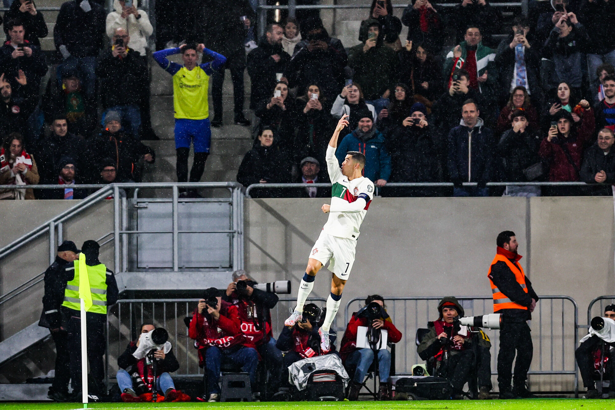 Cristiano Ronaldo comemorando gol contra Luxemburgo. (Icon Sport)