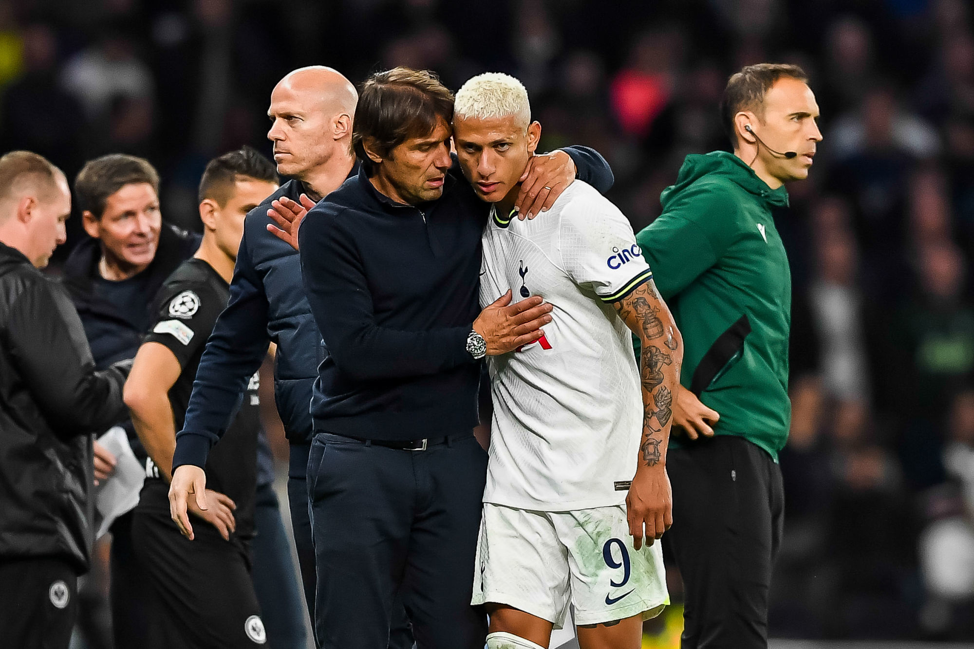 Richarlison nega ter influência na saída de Antonio Conte