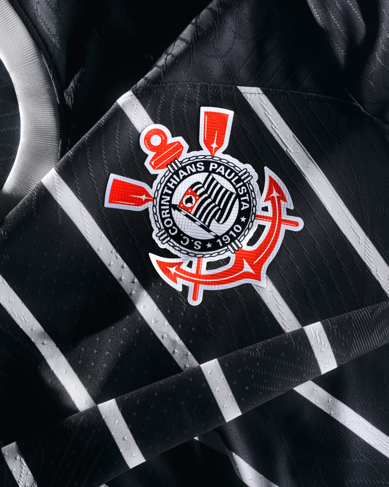 Detalhe da nova camisa do Corinthians. (Imagem: Reprodução / Twitter)