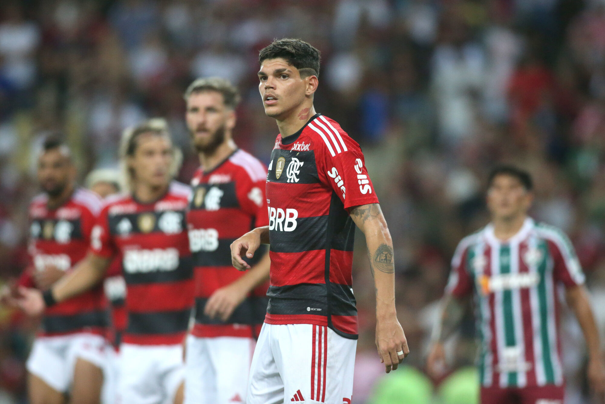 Ayrton Lucas no jogo contra o Fluminense. (Icon sport)