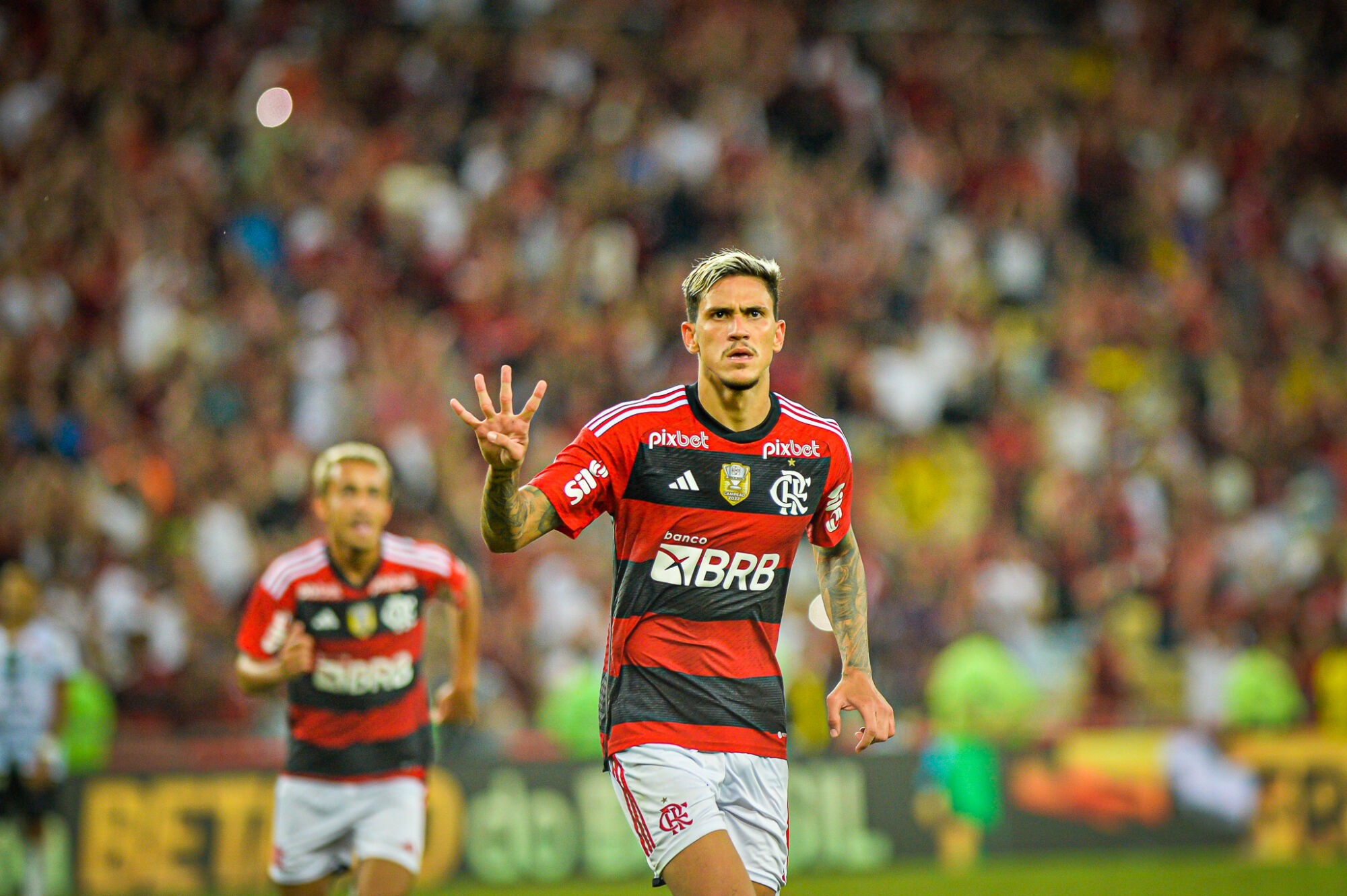 Pedro comemorando o quarto gol. (Icon Sport)