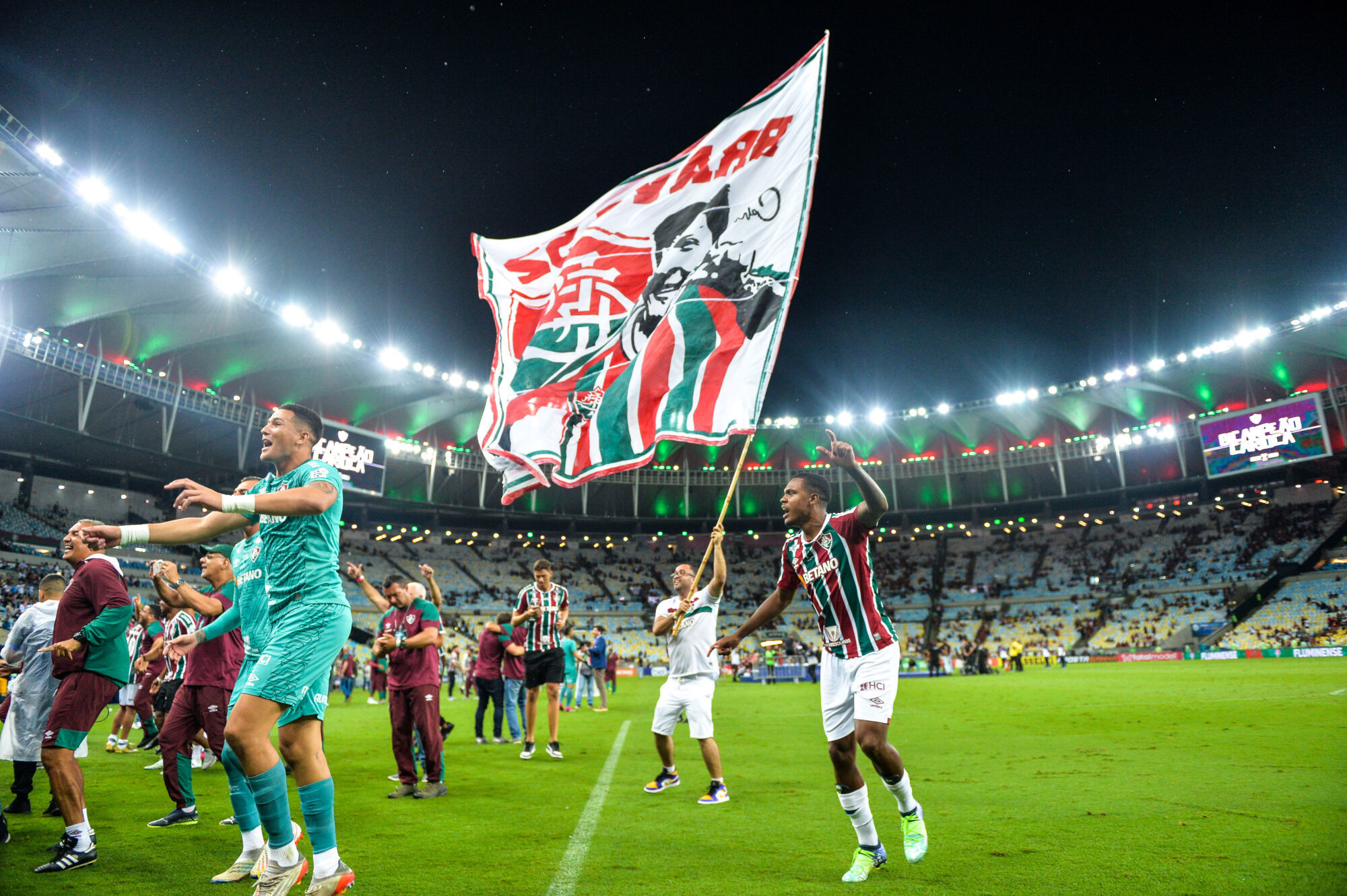 'Real Madrid, pode esperar, a sua hora vai chegar!' Jogadores do Fluminense provocam o Flamengo