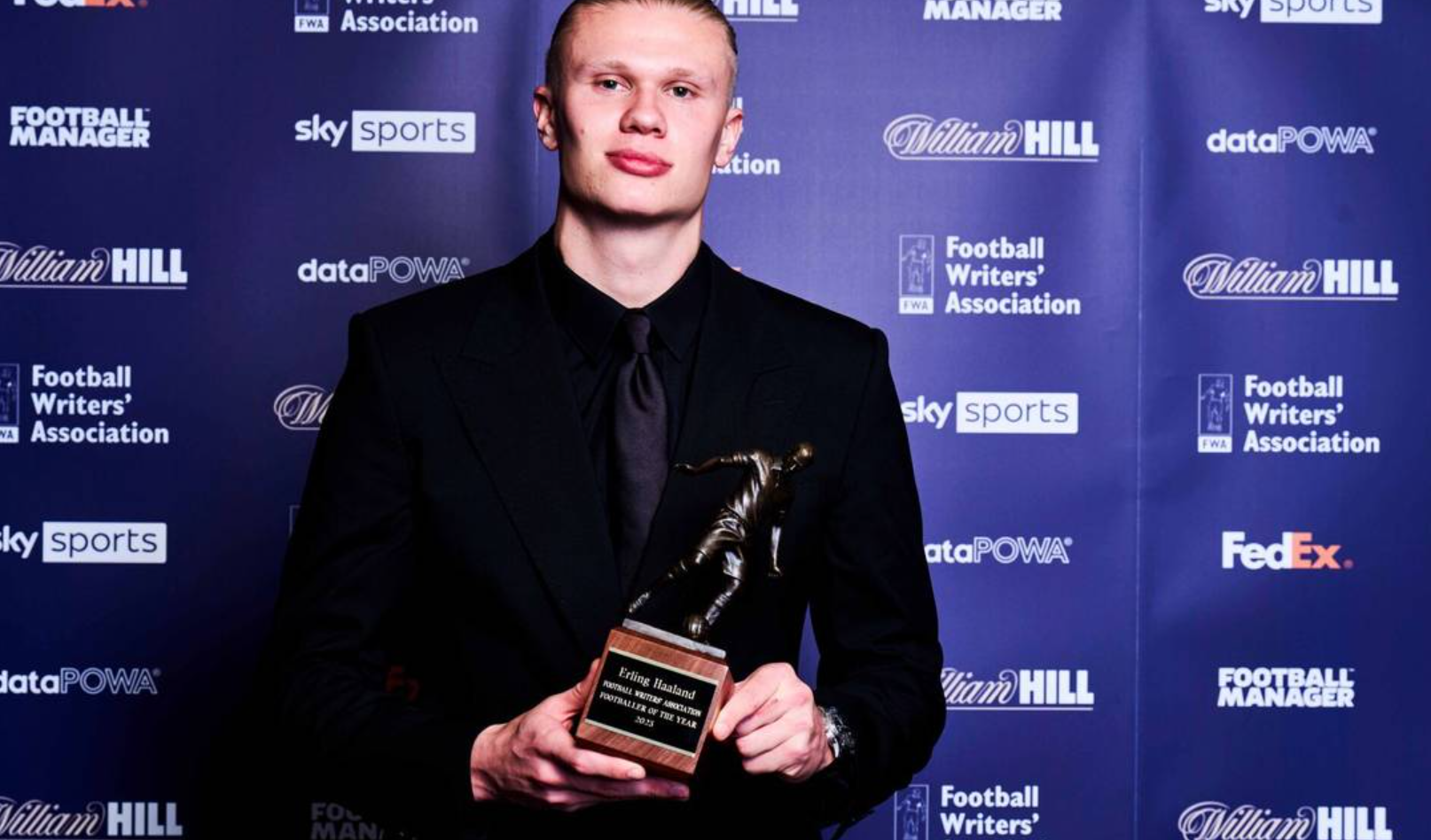 Erling Haaland é eleito o melhor jogador da Inglaterra
