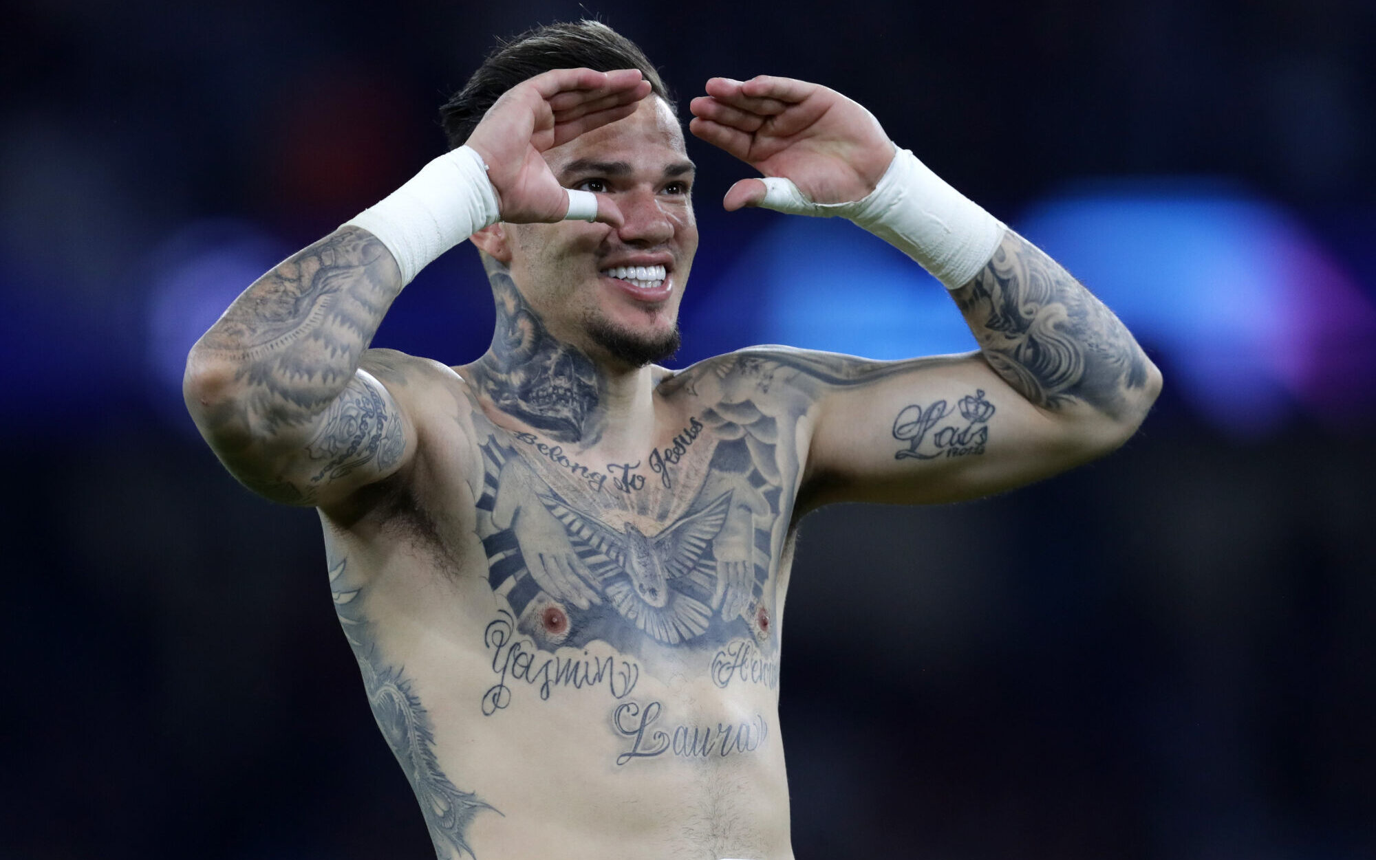 Jogadores do City comemorando enquanto Vini Jr. se lamenta. (Icon Sport) Jogadores do City comemorando enquanto Vini Jr. se lamenta. (Icon Sport)