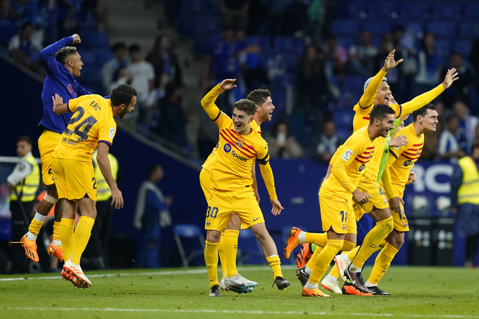 Jogadores do Barcelona comemoram o título. (Icon Sport) Jogadores do Barcelona comemoram o título. (Icon Sport)