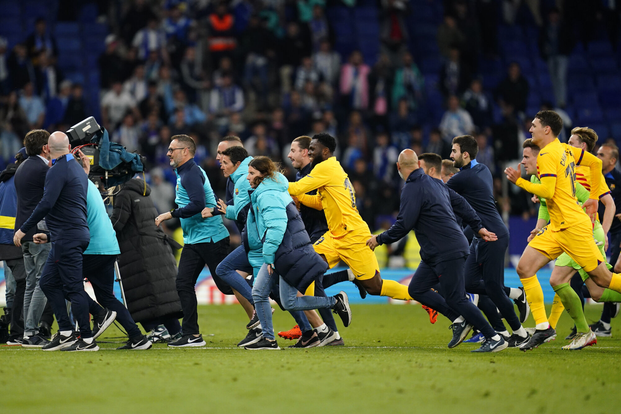 Jogadores do Barcelona comemoram o título. (Icon Sport) Jogadores do Barcelona comemoram o título. (Icon Sport)