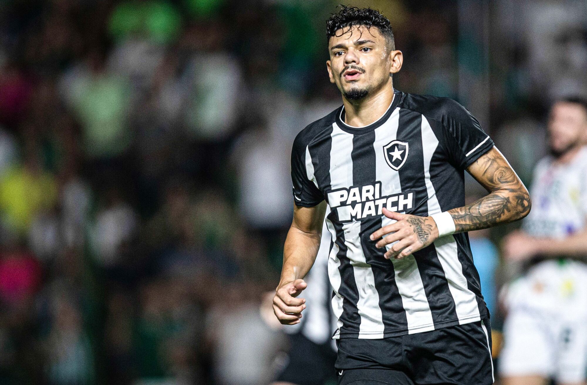 Botafogo perde mas segue na ponta; veja os destaques da 6ª rodada do Brasileirão