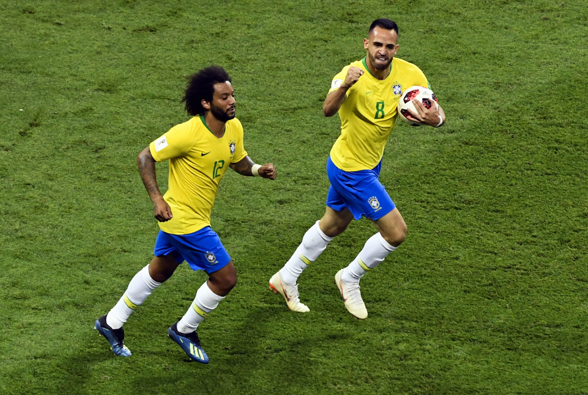 Reforços de peso: Marcelo disponível para o Fla-Flu e Renato Augusto é relacionado contra o Galo