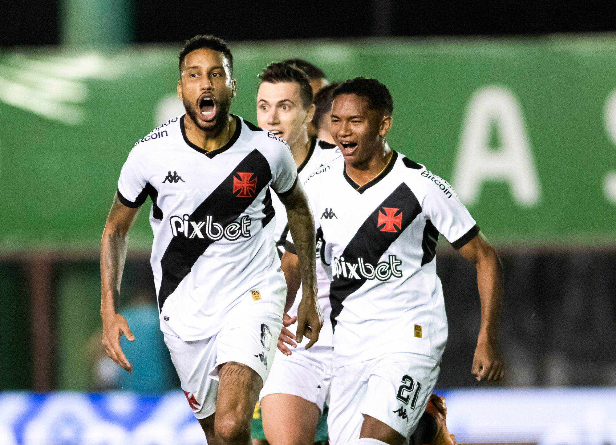 Após 10 jogos, Vasco volta a vencer pelo Brasileirão em jogo sem torcida