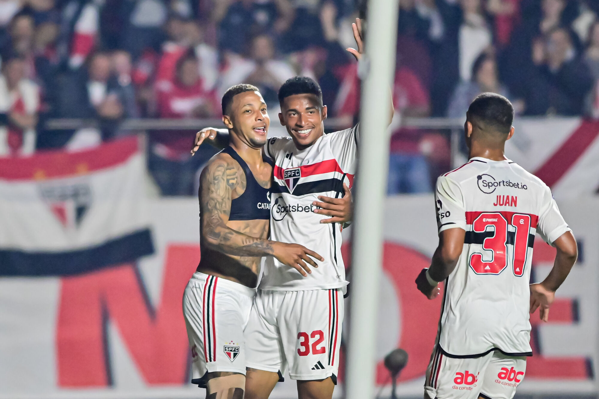 Em noite perfeita, o São Paulo goleia o Tolima e avança na Sul-Americana