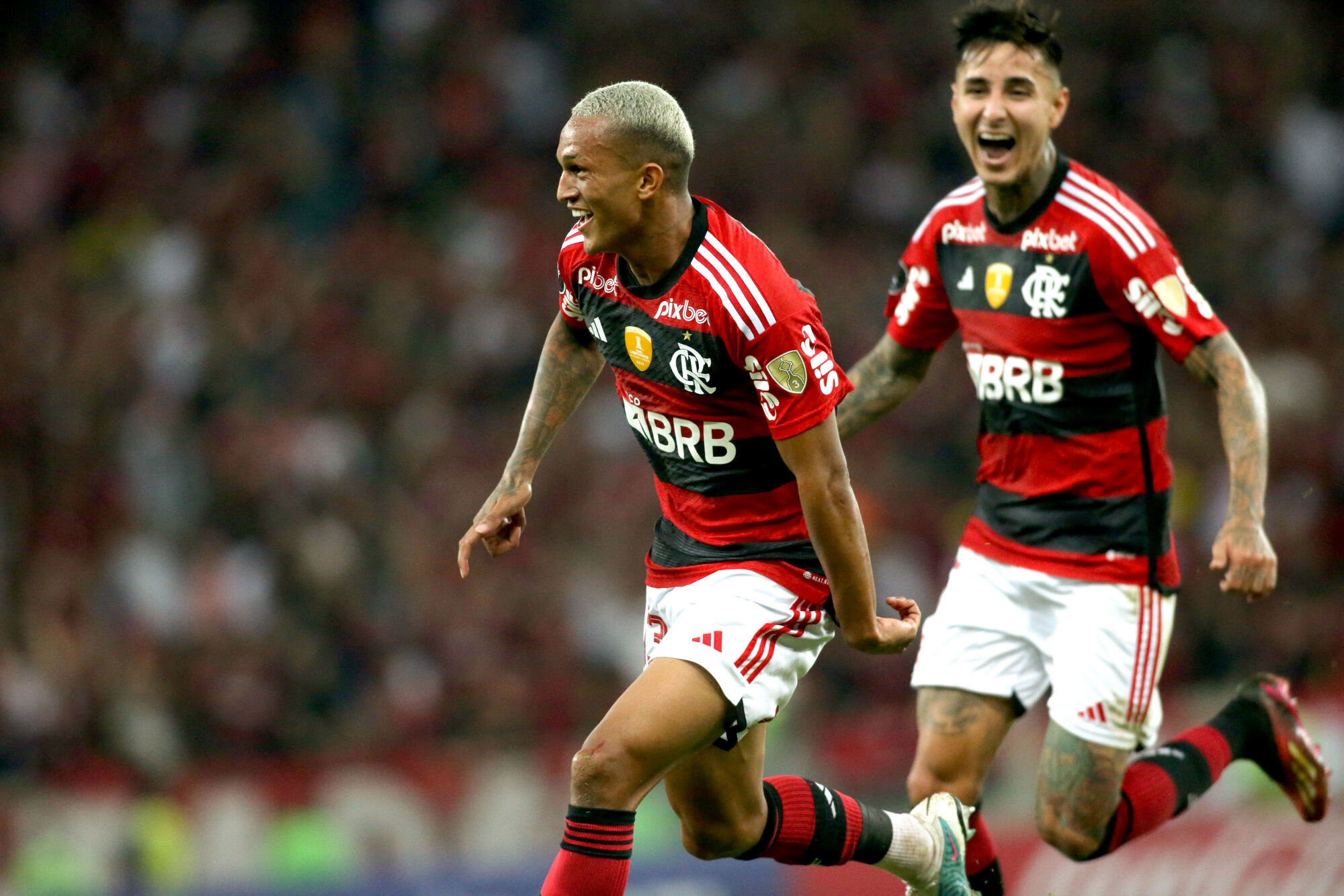 Flamengo marca no final e está virtualmente classificado para as oitavas de final da Libertadores