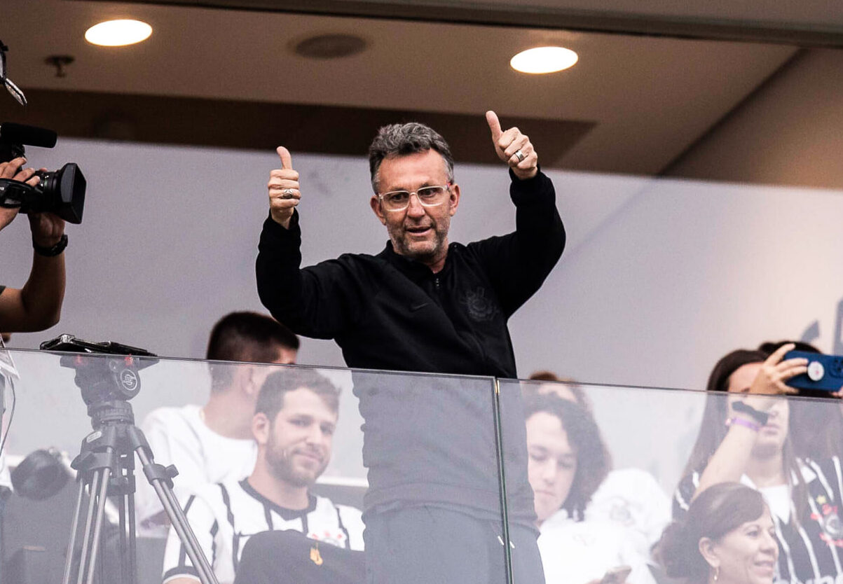 Craque Neto põe em dúvida a continuidade de Mano e diz que São Paulo poderia ter goleado no clássico