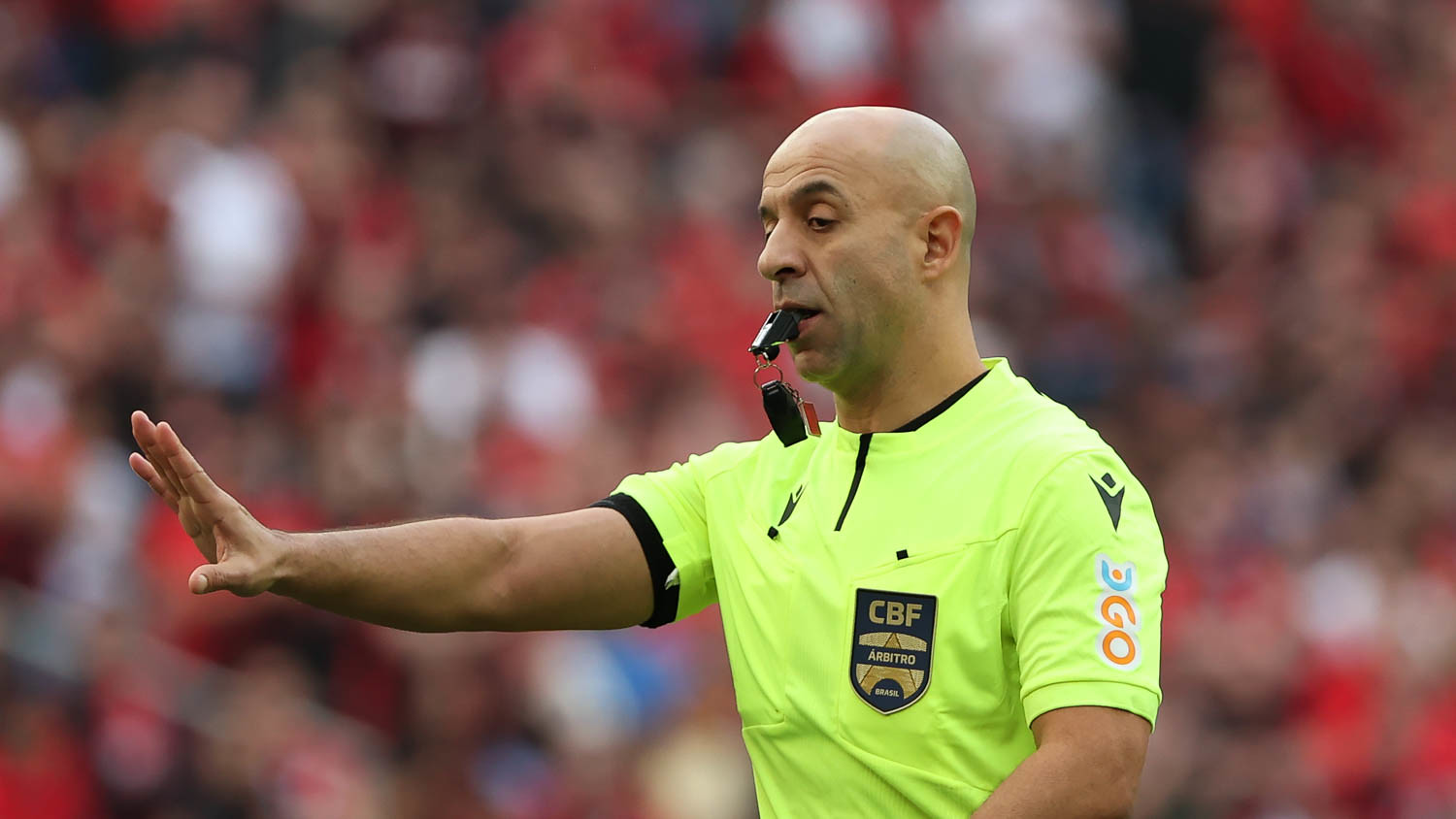 Árbitro de Athletico-PR x Palmeiras é afastado após polêmica