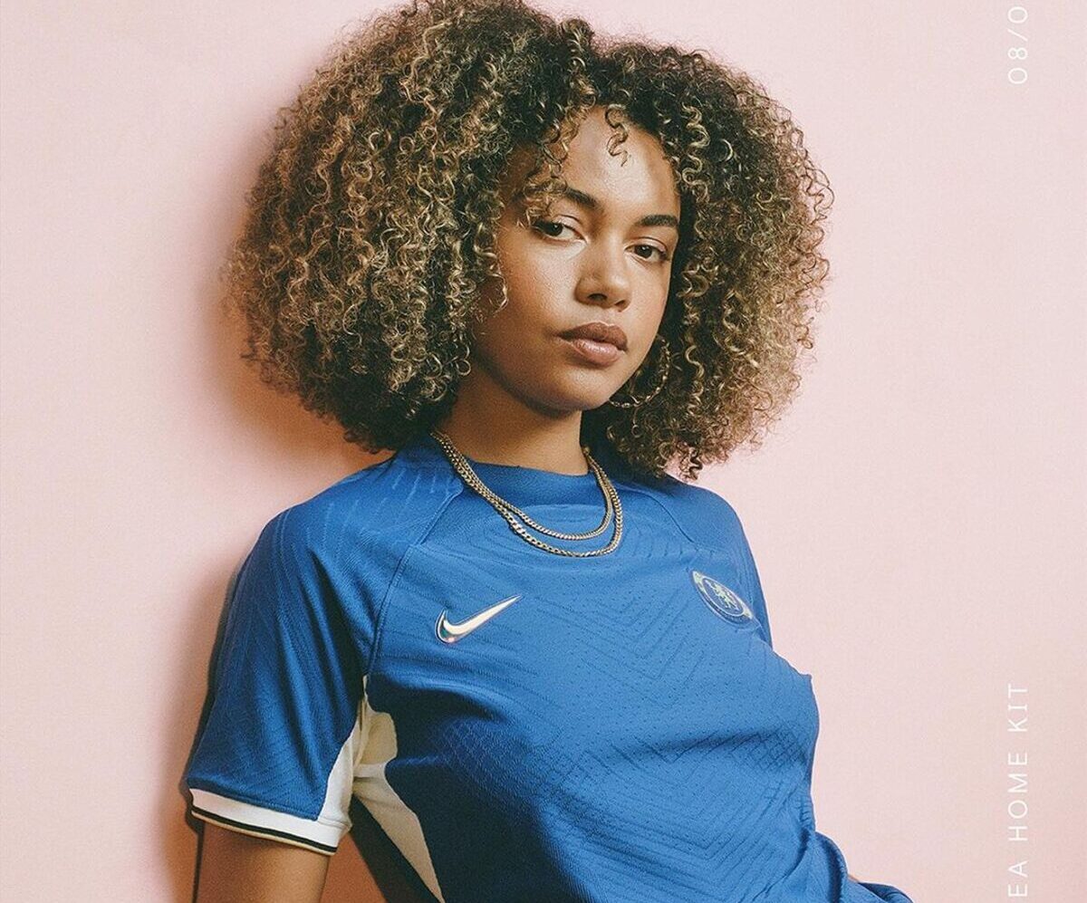 Chelsea lança nova camisa; estilo 'clássico' impressiona