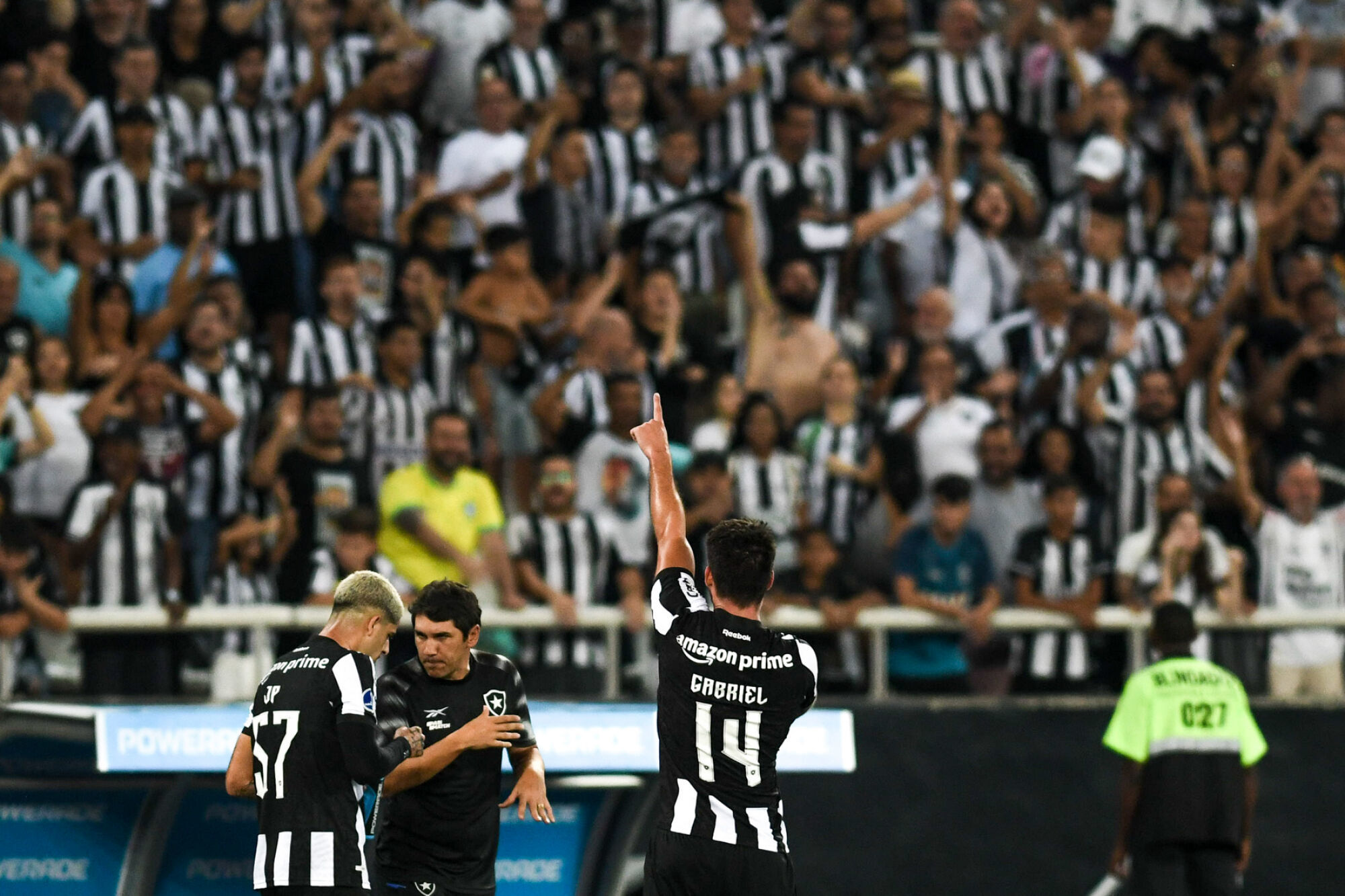 Torcida do Botafogo vaia após empate na Sul-Americana