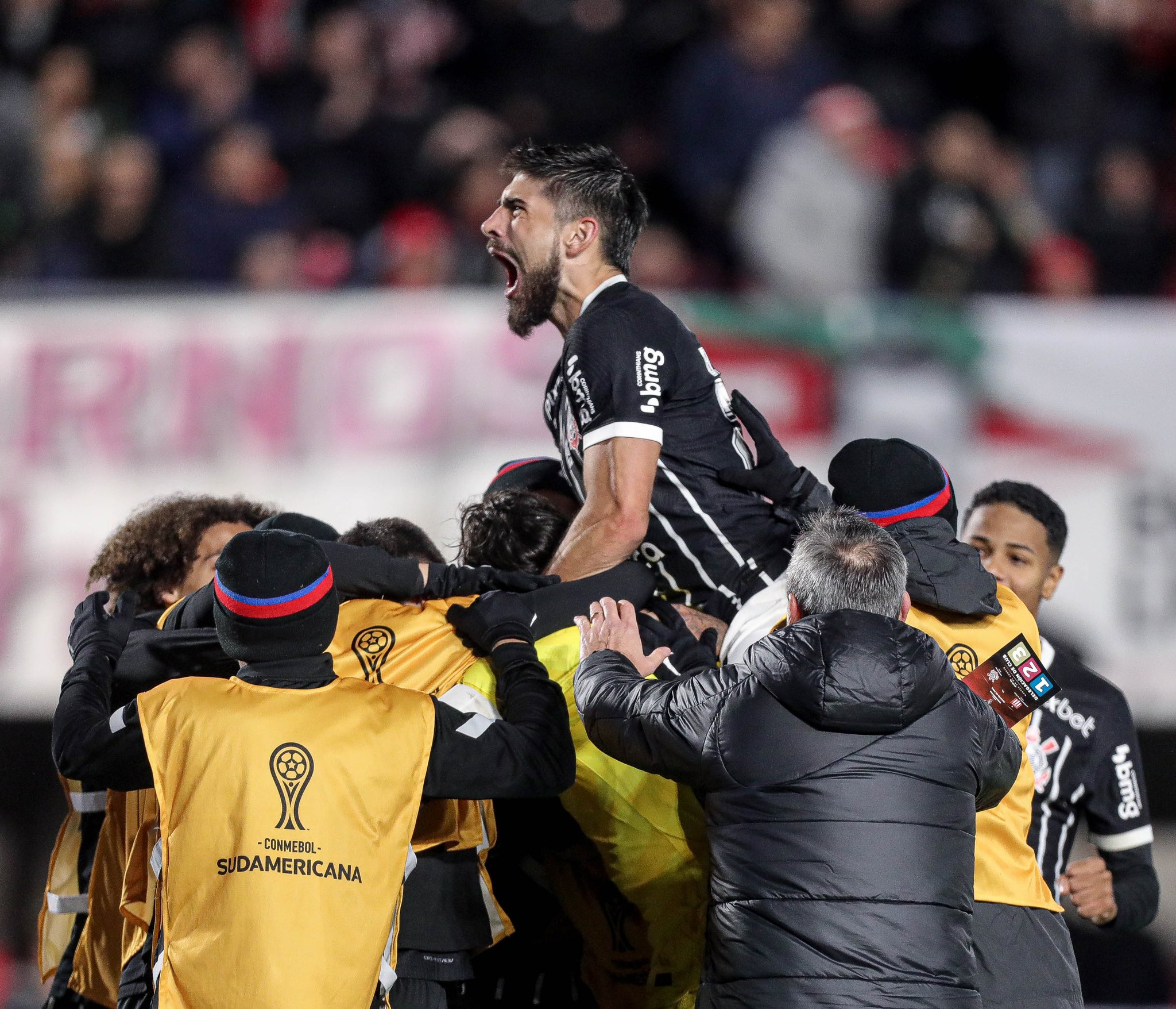Trave salva o Corinthians 6 vezes e Timão avança na Sul-Americana; veja como foi o jogo