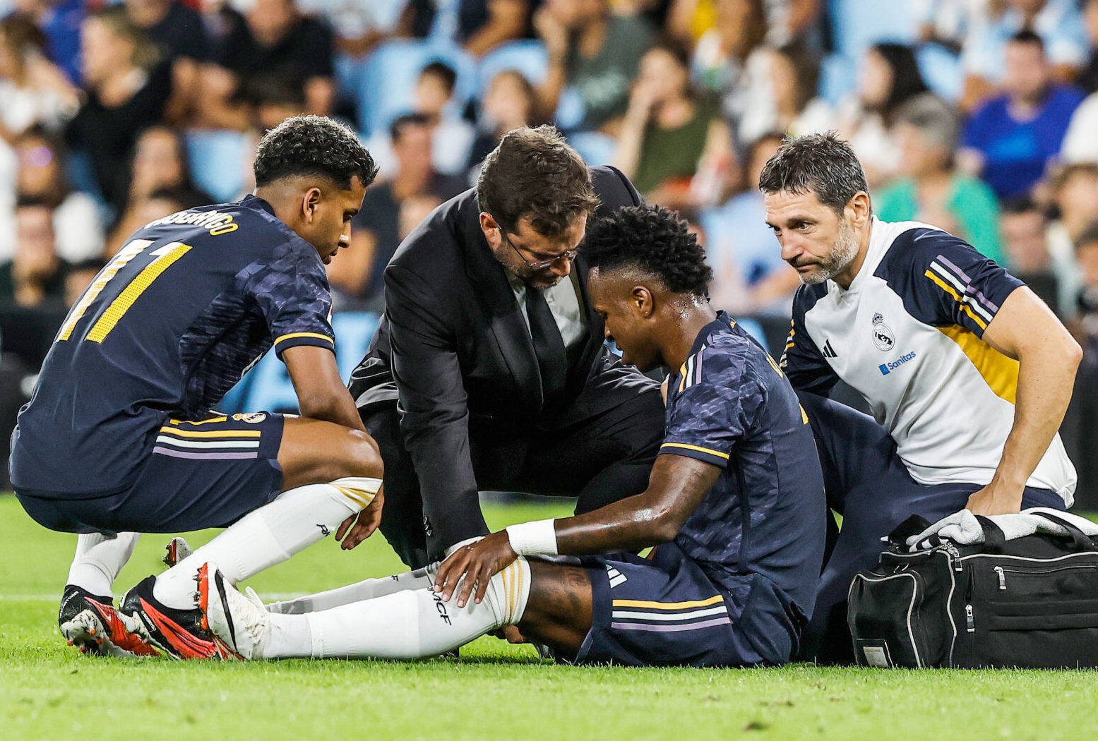 Vinícius Júnior é cortado após lesão e Fernando Diniz já convoca substituto