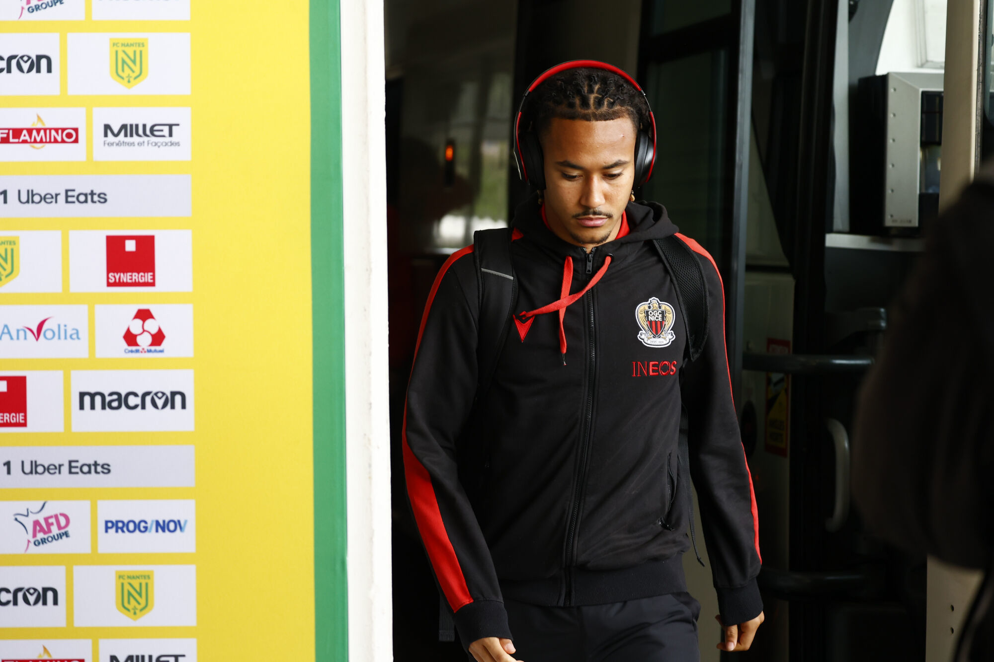 Jogador do Nice ameaça se jogar de uma ponte, informa imprensa francesa