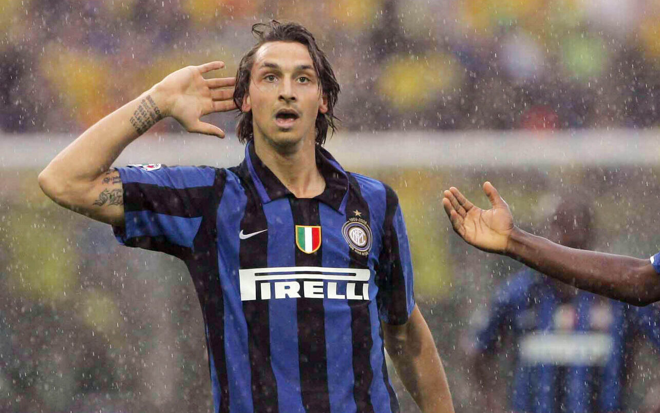 Balotelli responde com provocação a crítica que Ibrahimovic fez ao italiano; confira