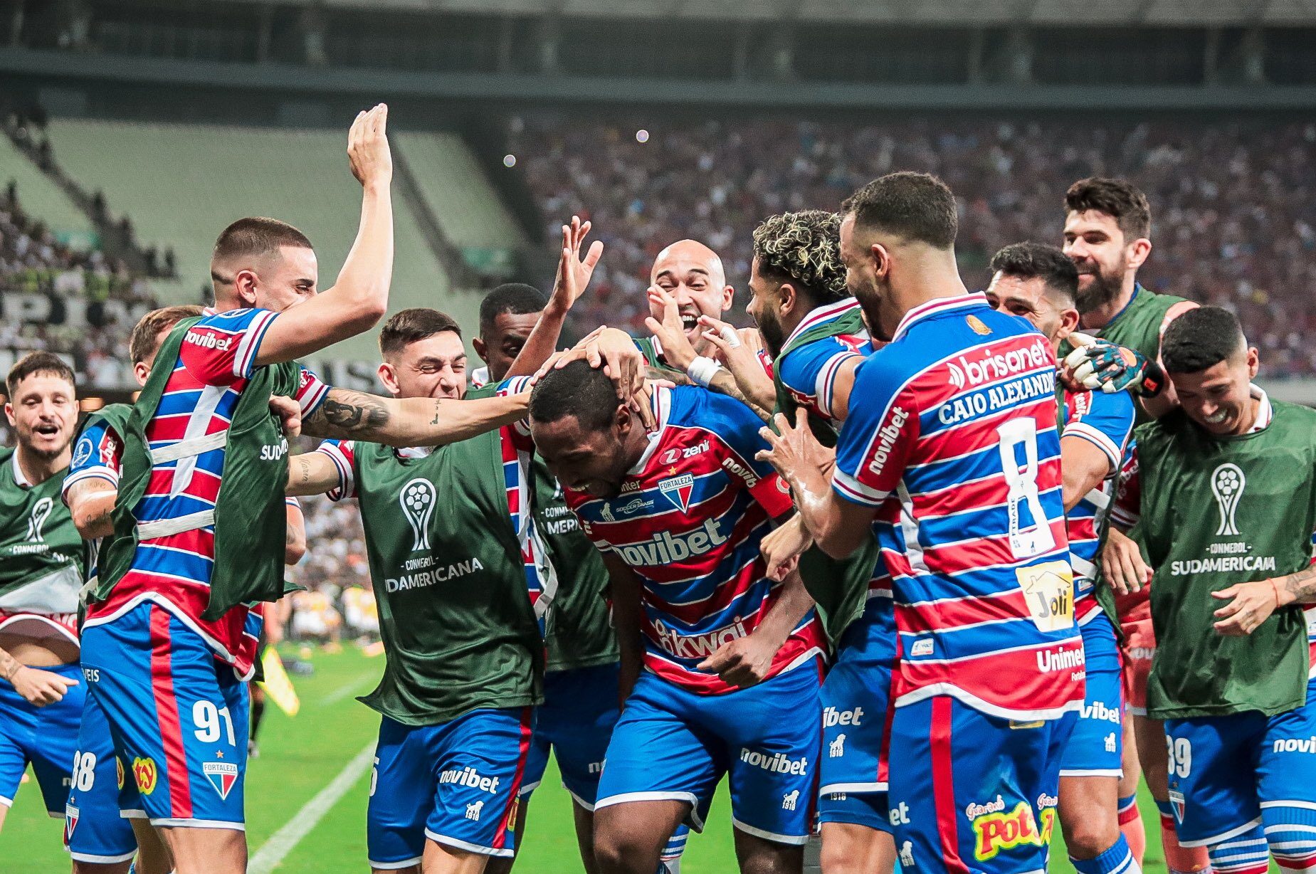 Fortaleza atropela o Corinthians e chega à sua primeira final continental; veja como foi o jogo