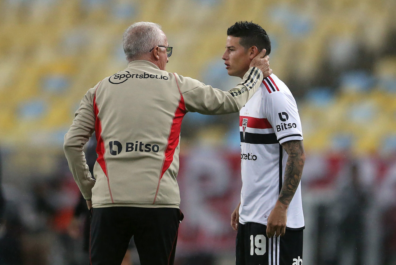 Rafinha afirma que James ficou chateado com Dorival por não ter jogado a final da Copa do Brasil