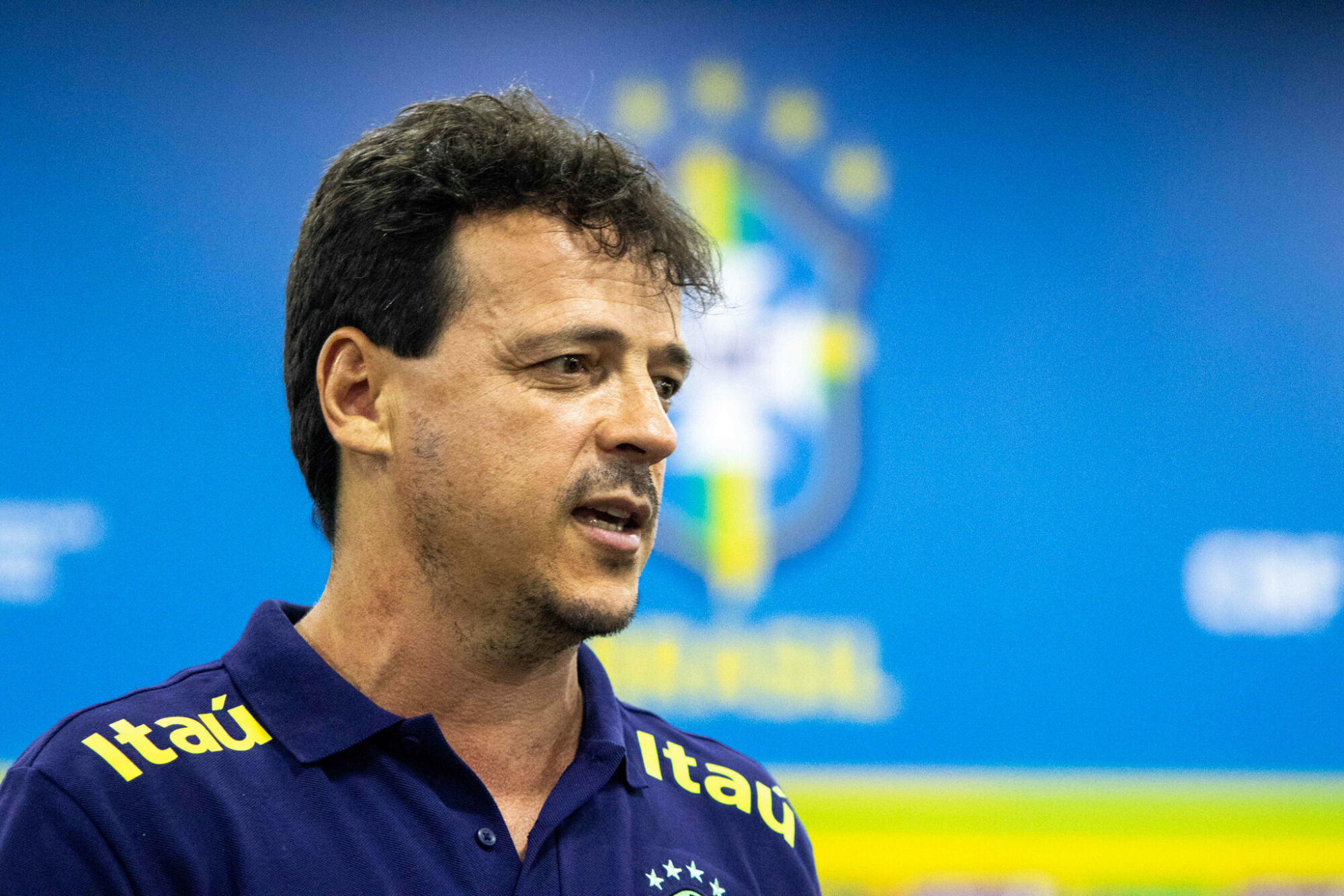 Análise: Fernando Diniz precisa abrir mão de suas convicções em prol da Seleção Brasileira