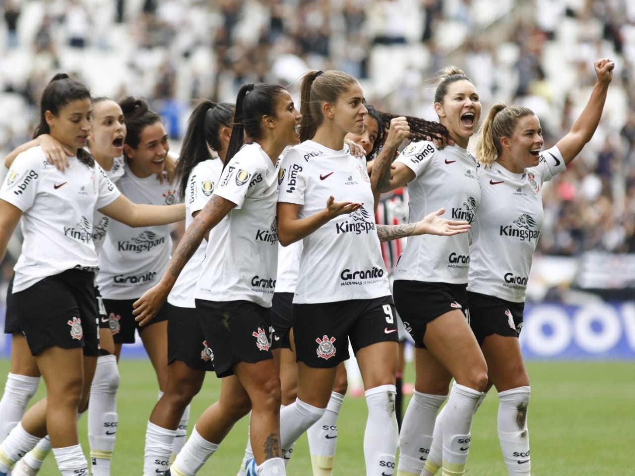 Corinthians feminino goleia o São Paulo e conquista o título do Paulistão