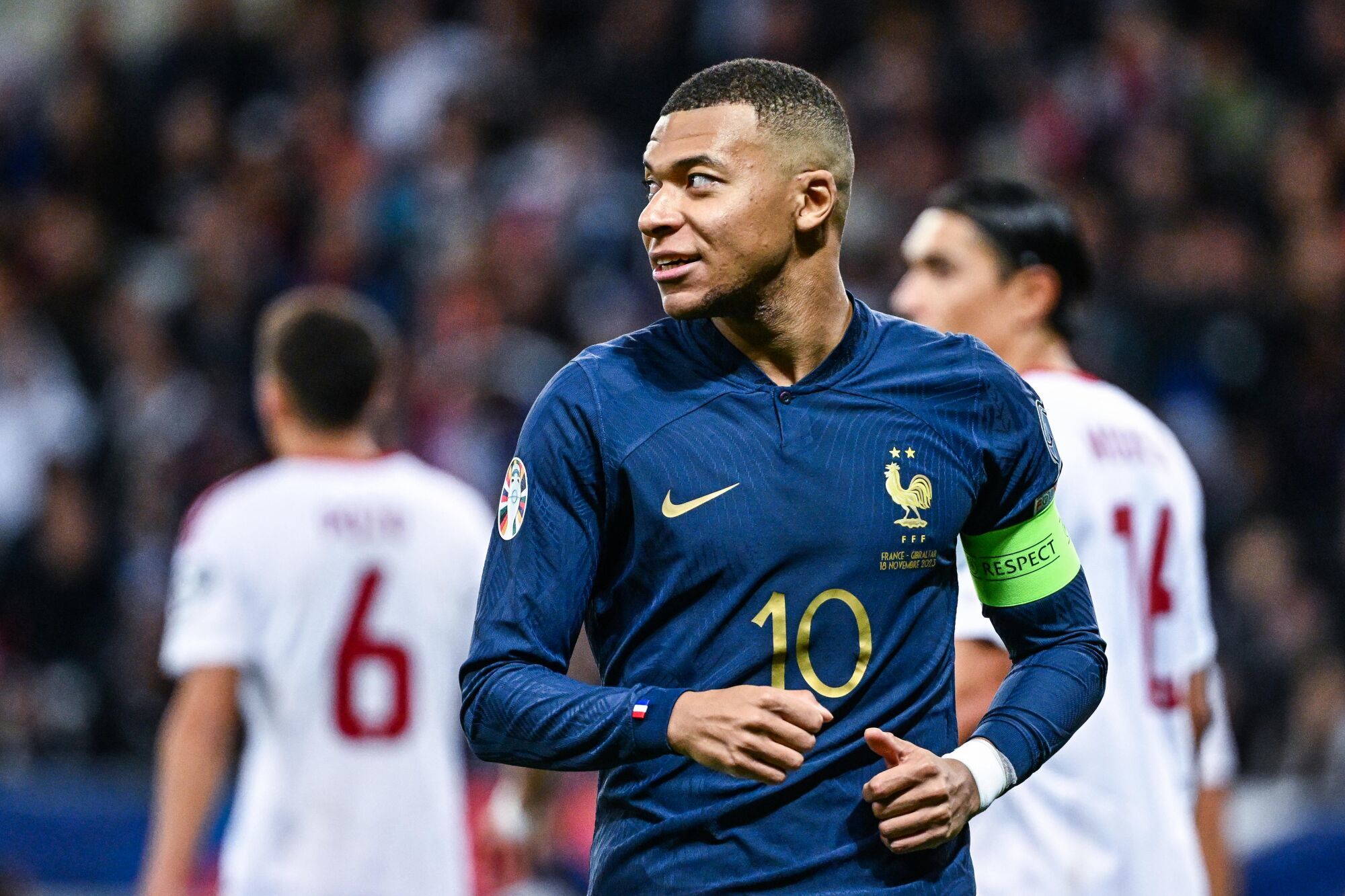 Mbappé, Messi, ou Cristiano Ronaldo, quem alcançou os 300 gols mais cedo na carreira?