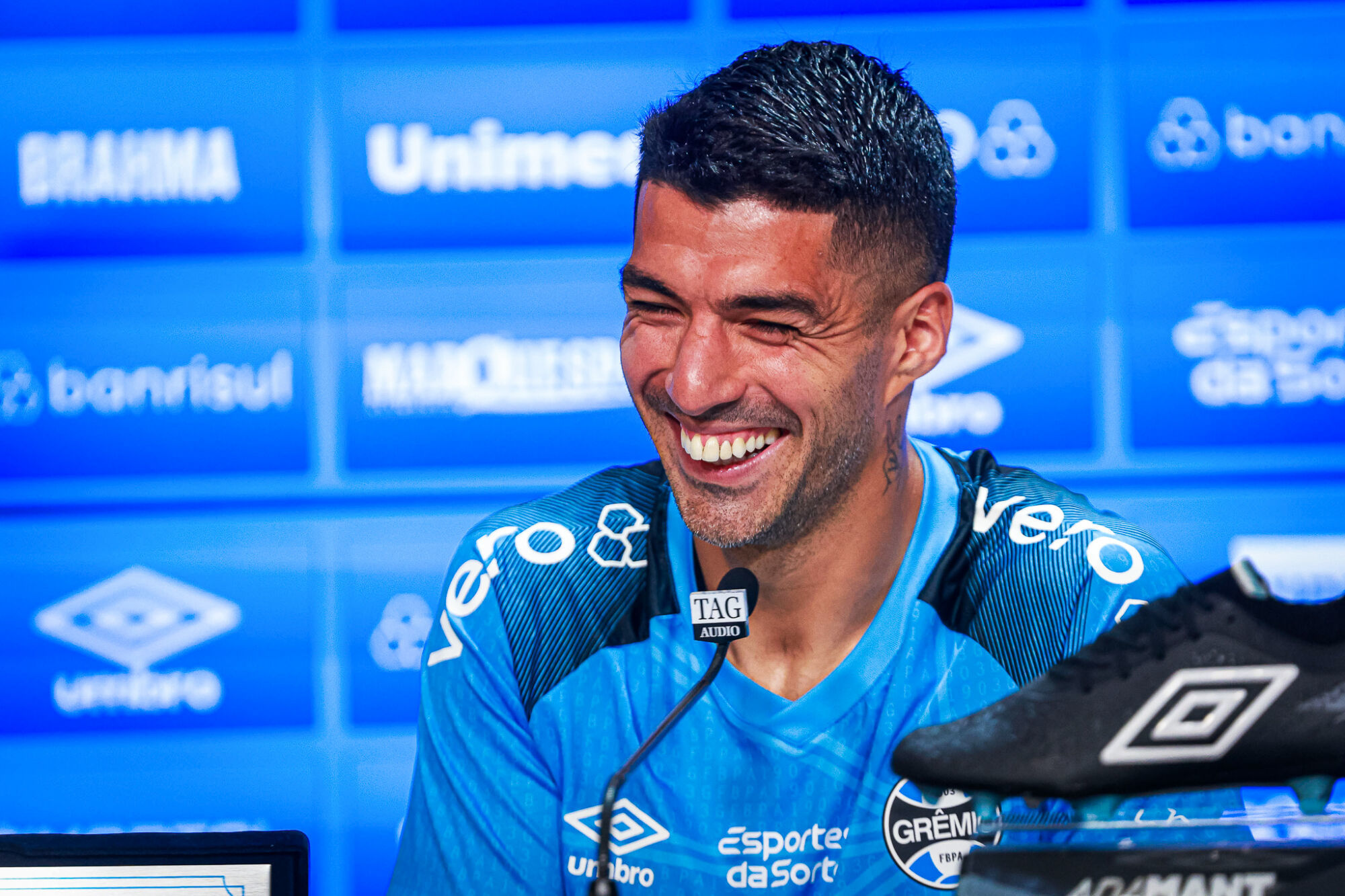 Suárez se despede do Grêmio; relembre outros astros internacionais que já passaram pelo Brasil