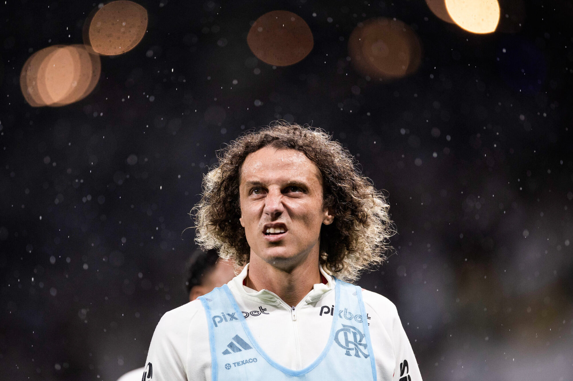 David Luiz renova com o Flamengo e terá mais um ano para provar que ainda é útil ao time