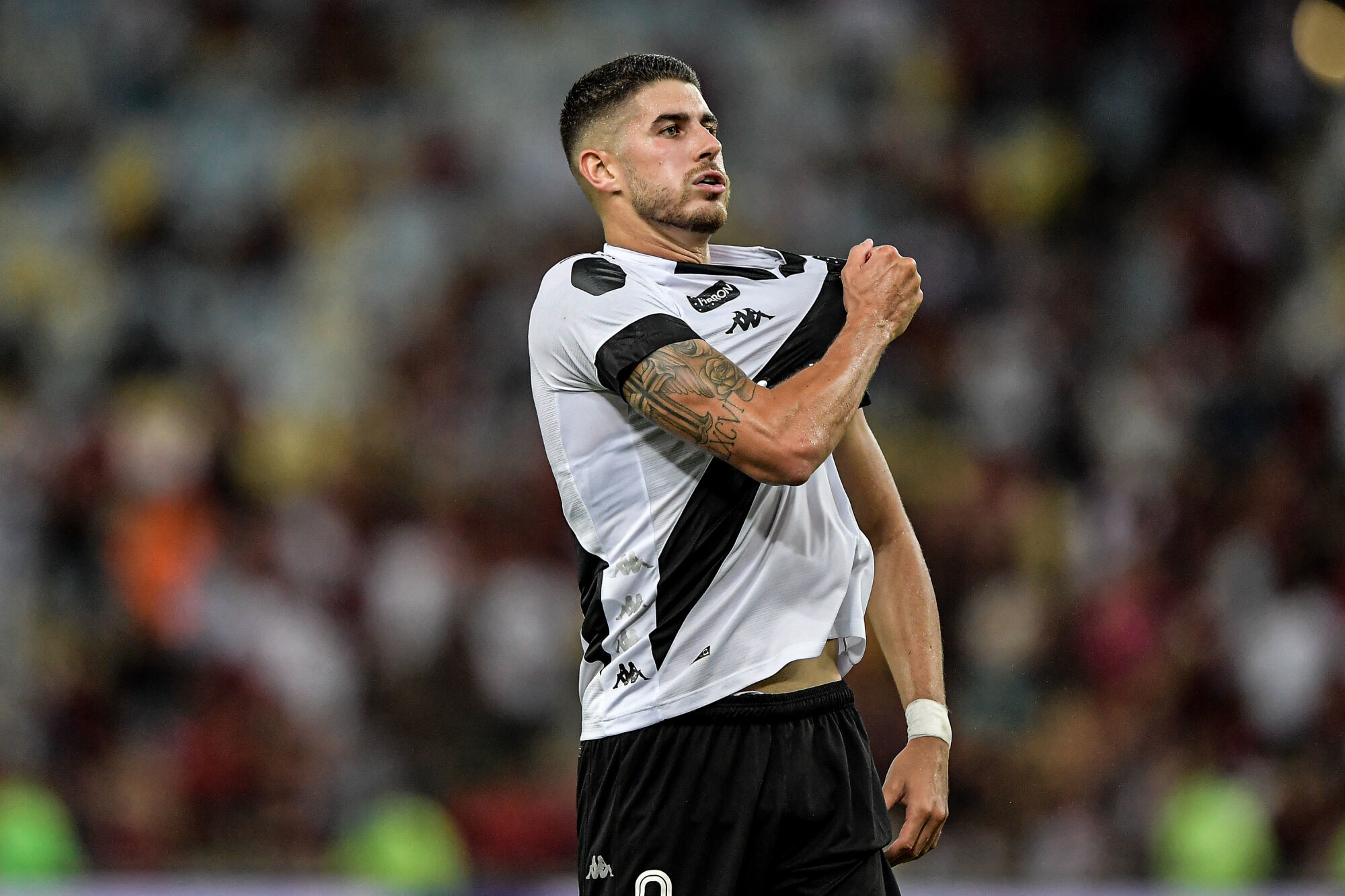 Mercado: Corinthians fecha acordo por Pedro Raul, ex-Vasco, afirma jornalista