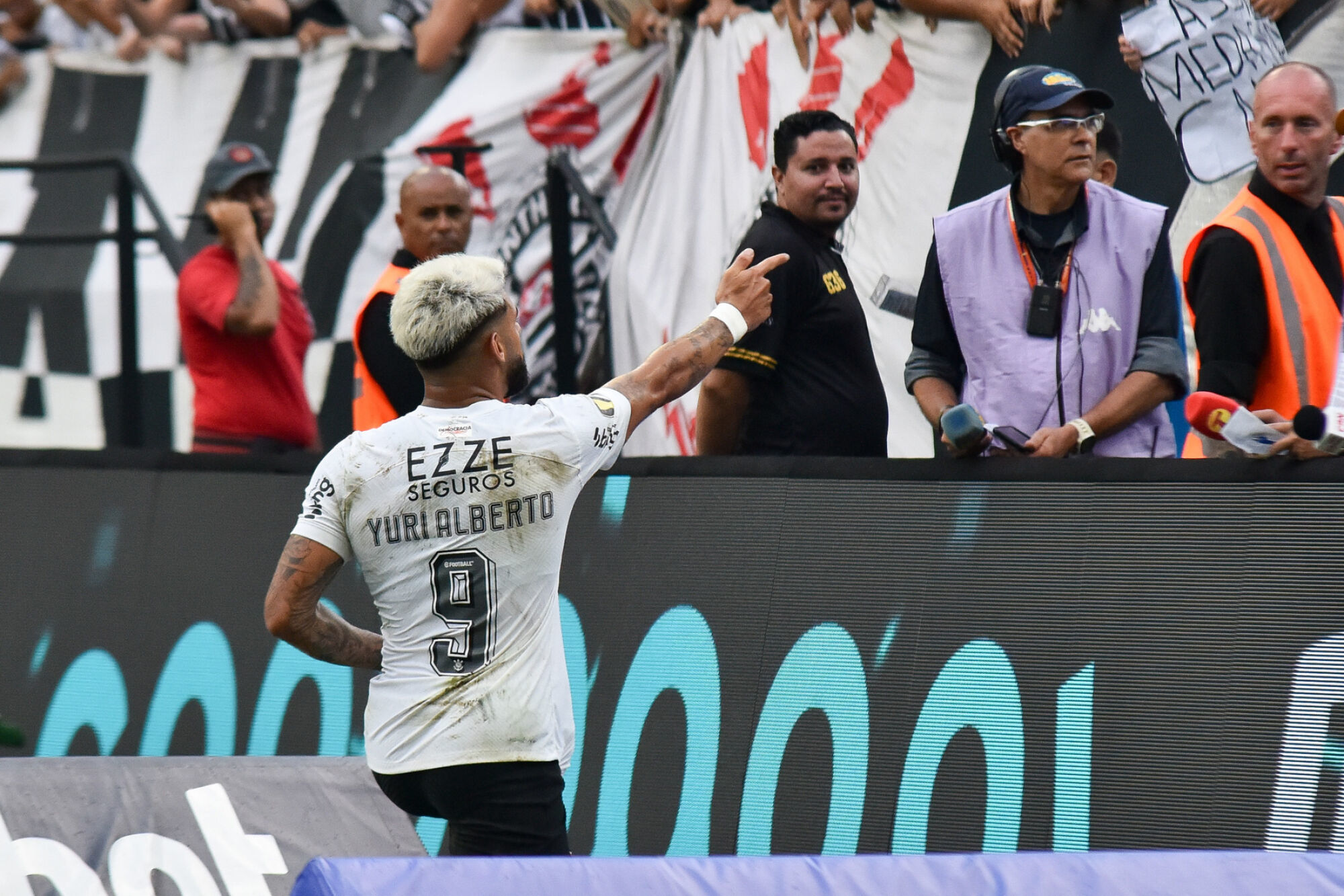 Yuri Alberto encerra jejum e fala sobre 'clima pesado' com Mano Menezes