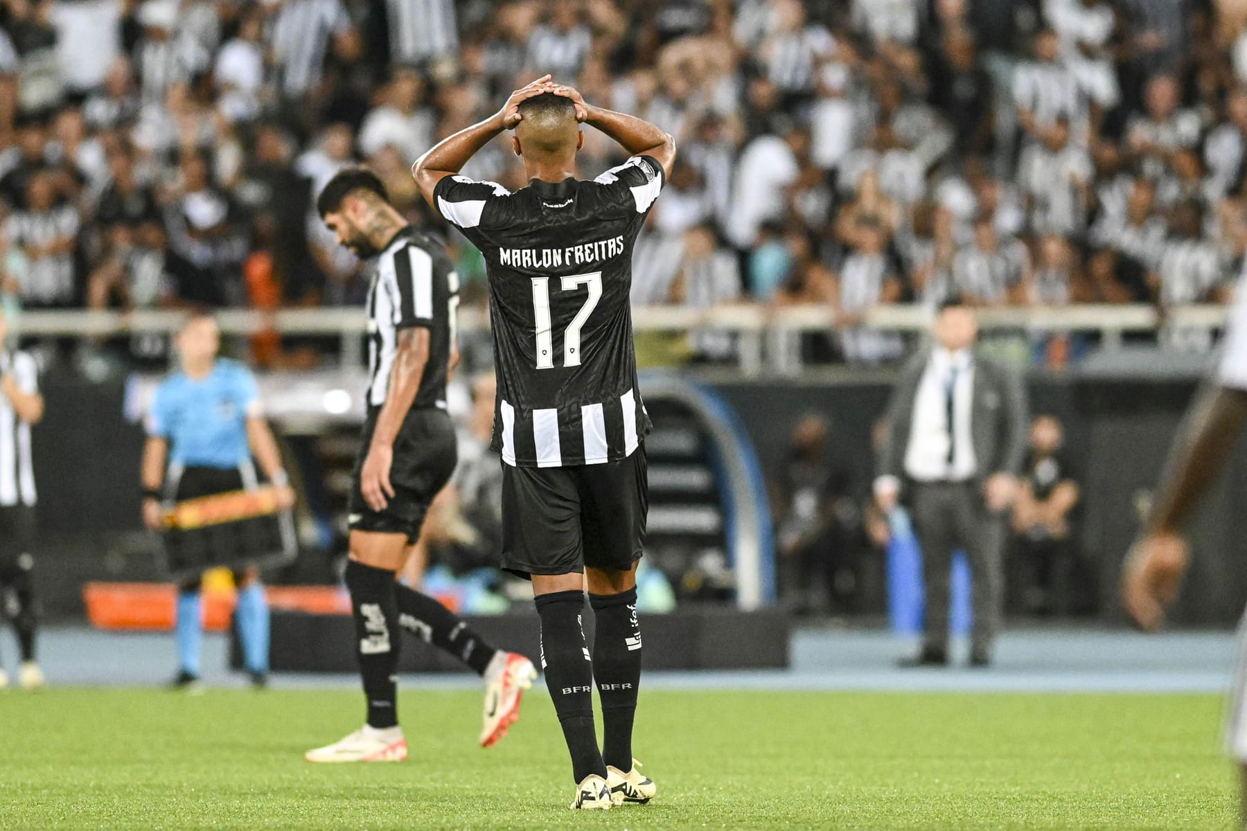 Após Botafogo estrear com derrota na Libertadores, internet provoca Textor: 'manipulado?'