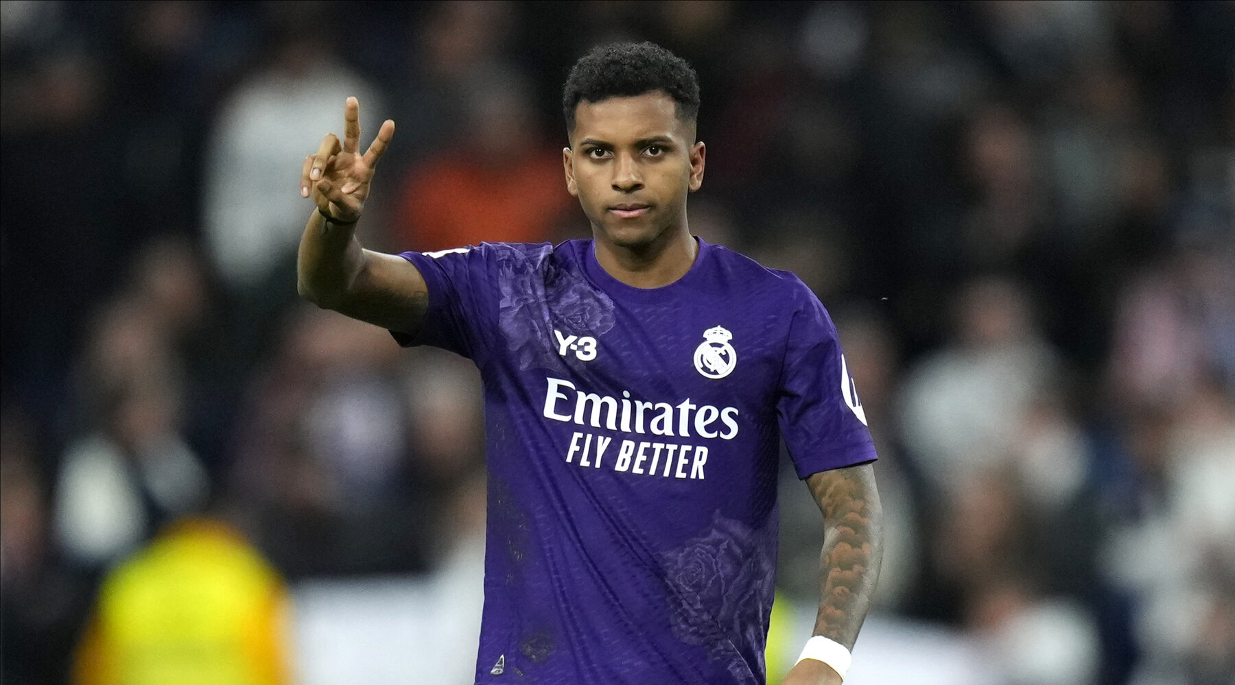 Mercado: Arsenal corre atrás de Rodrygo; chegada de Mbappé ao Real pode facilitar o negócio