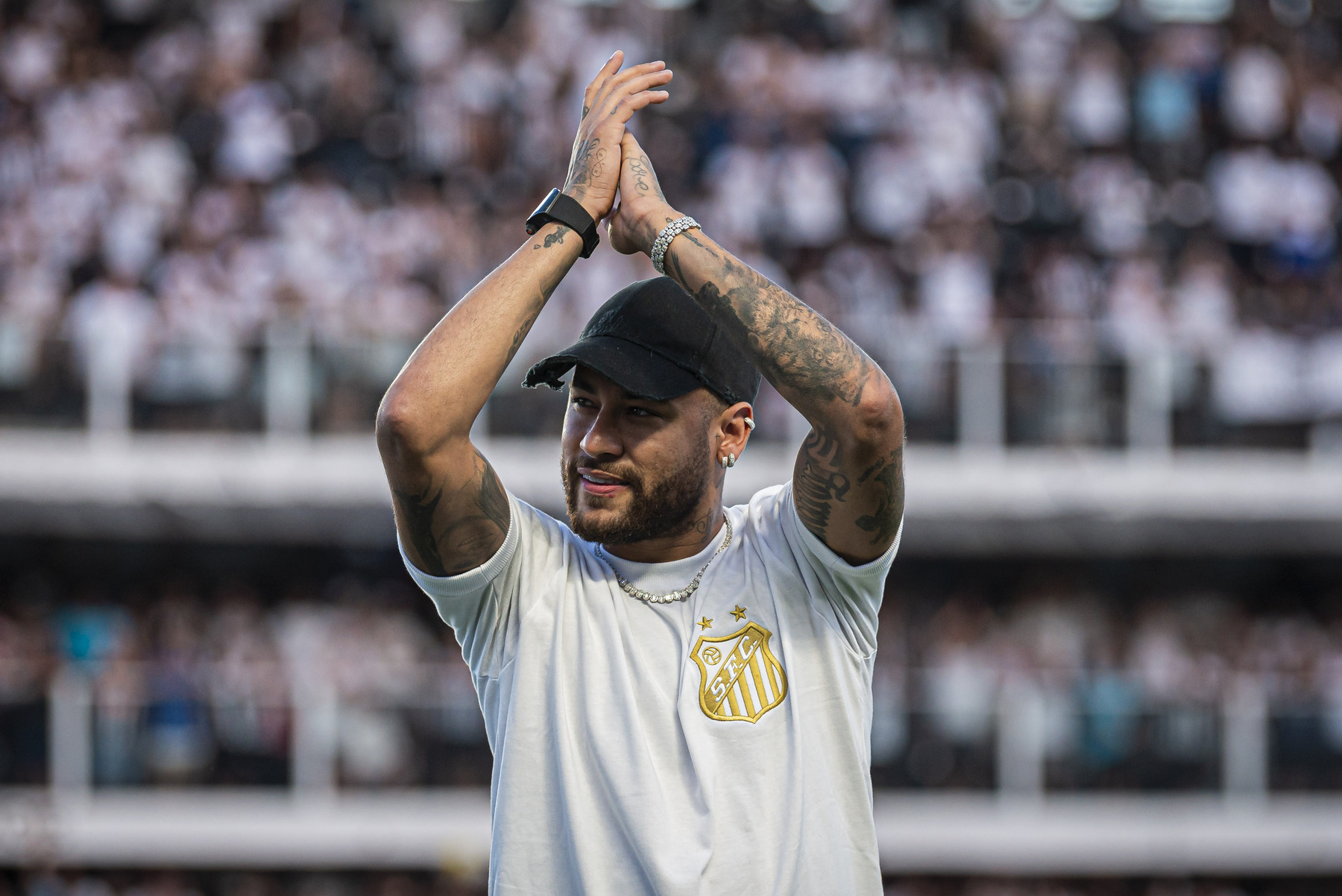Neymar vai voltar? Presente na Vila Belmiro, jogador avisa que retorna ao Santos em 2025