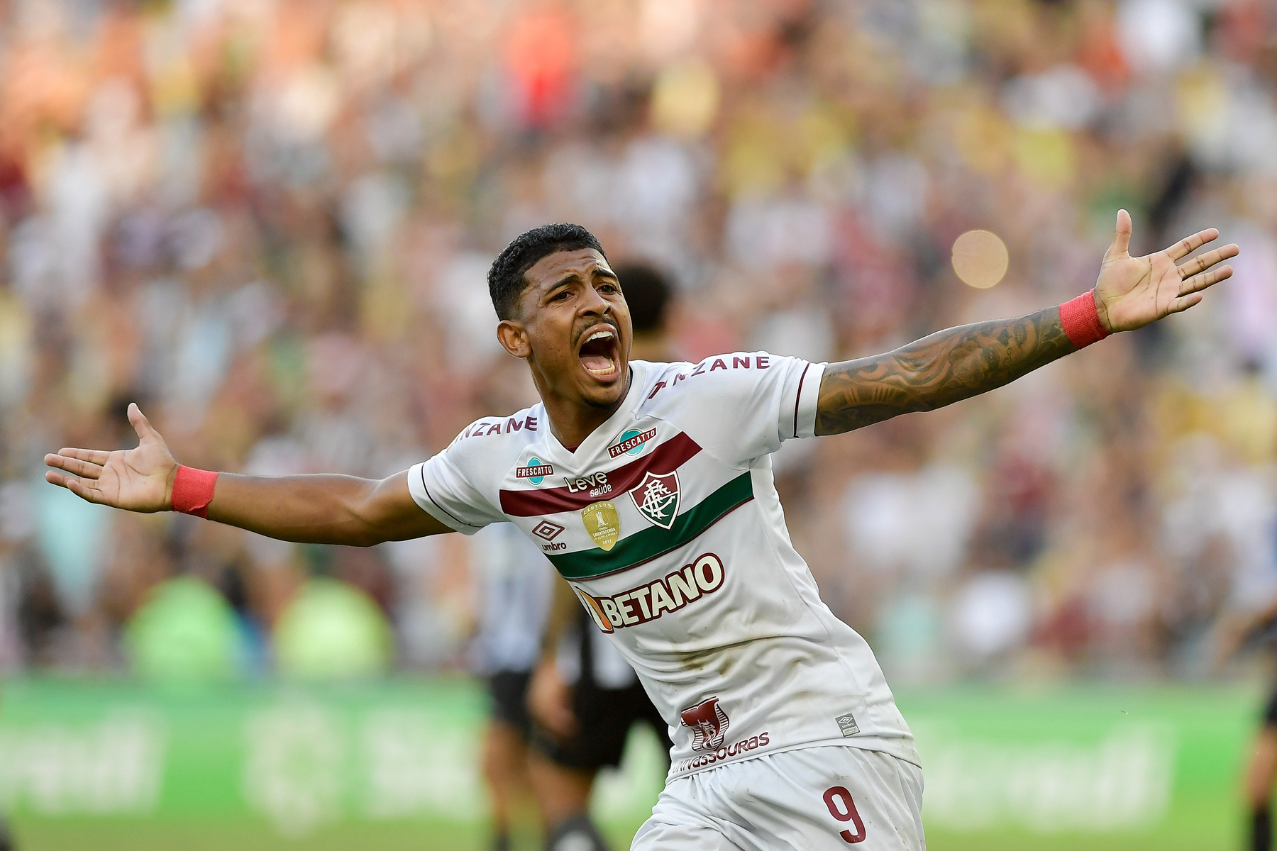 Por que John Kennedy e outros jogadores do Fluminense foram afastados?