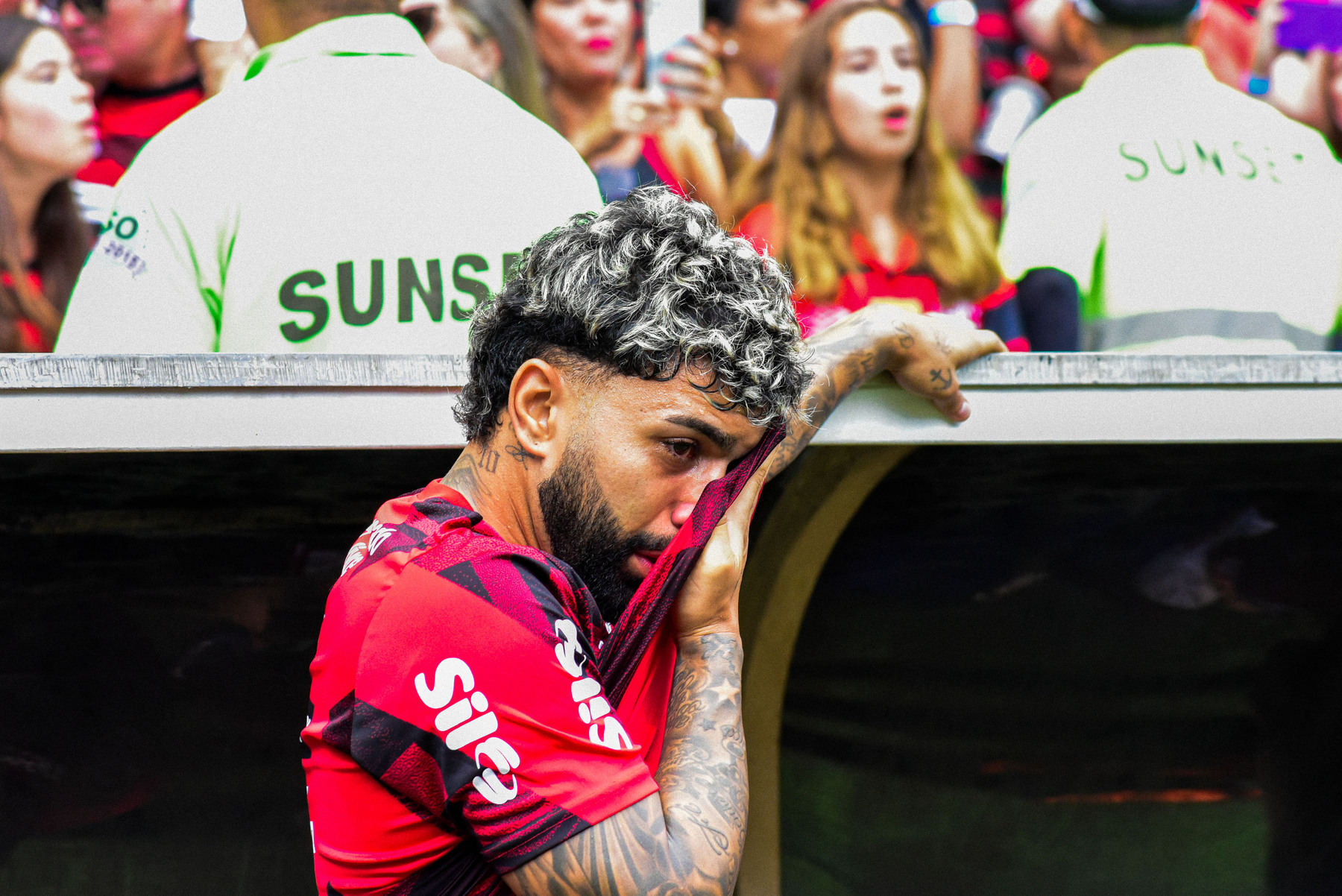 Gabigol pede desculpas à torcida do Flamengo após admitir ter usado camisa do Corinthians