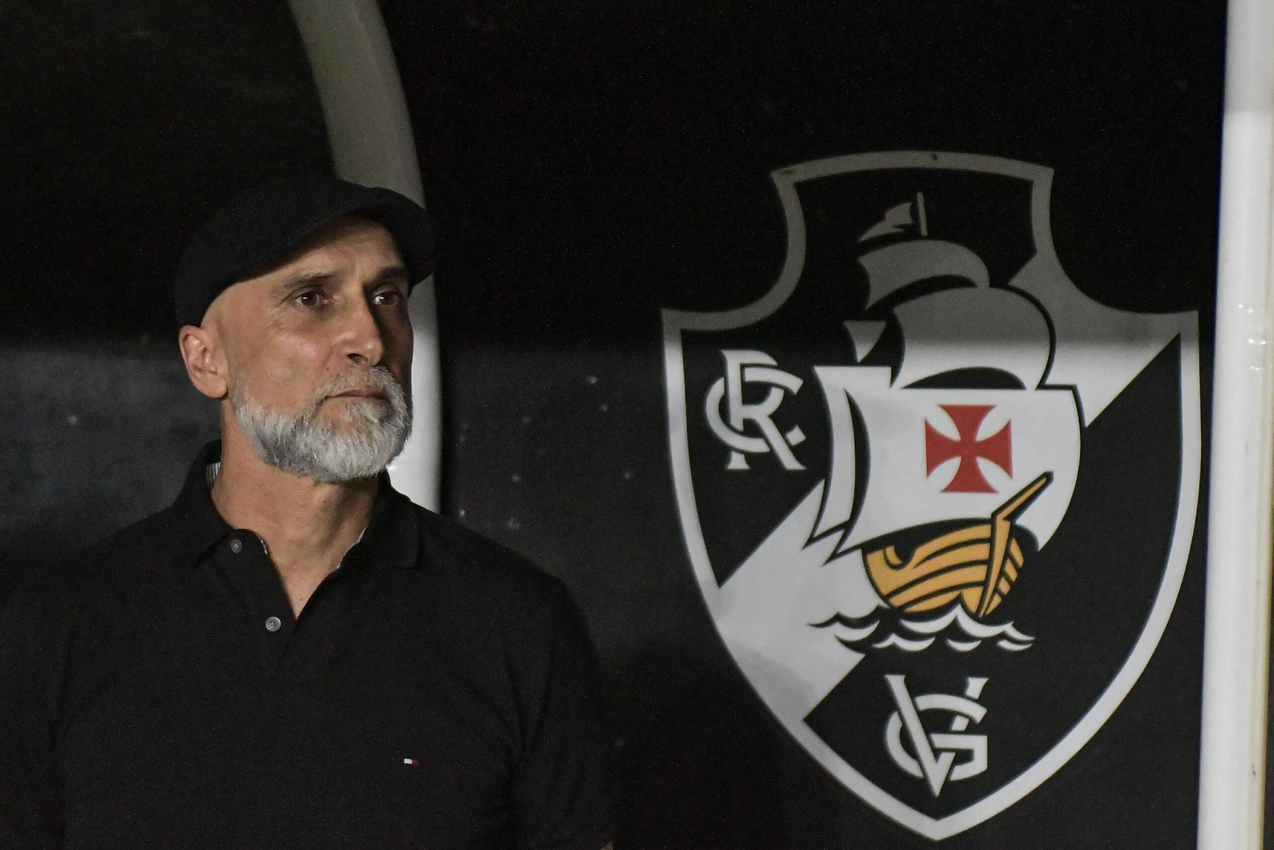 Álvaro Pacheco é demitido após mais uma derrota do Vasco