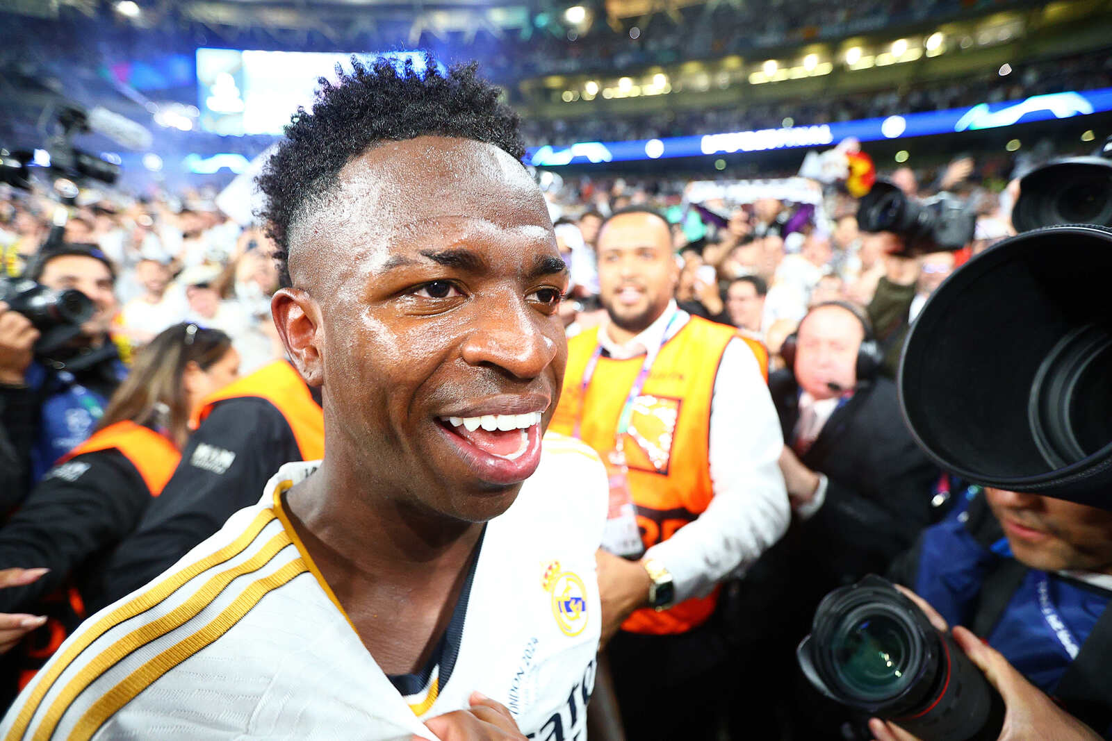 Vini Jr. é eleito o melhor jogador da Champions League; veja como ficou a seleção