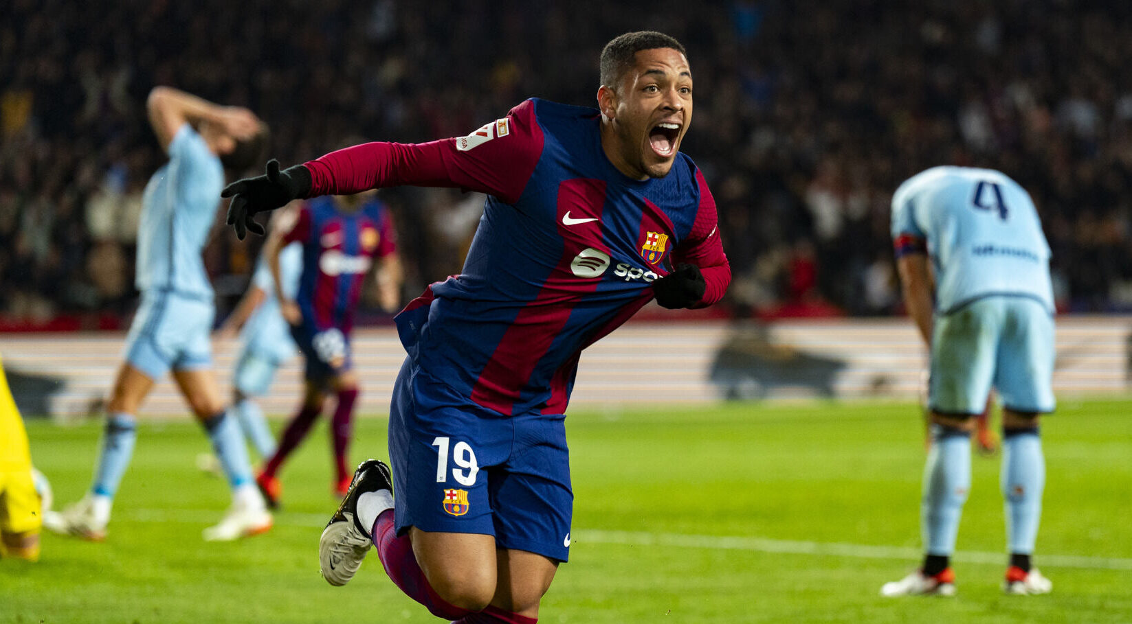 Craque Neto diz que Vitor Roque pode jogar no Corinthians e empresário do jogador se pronuncia