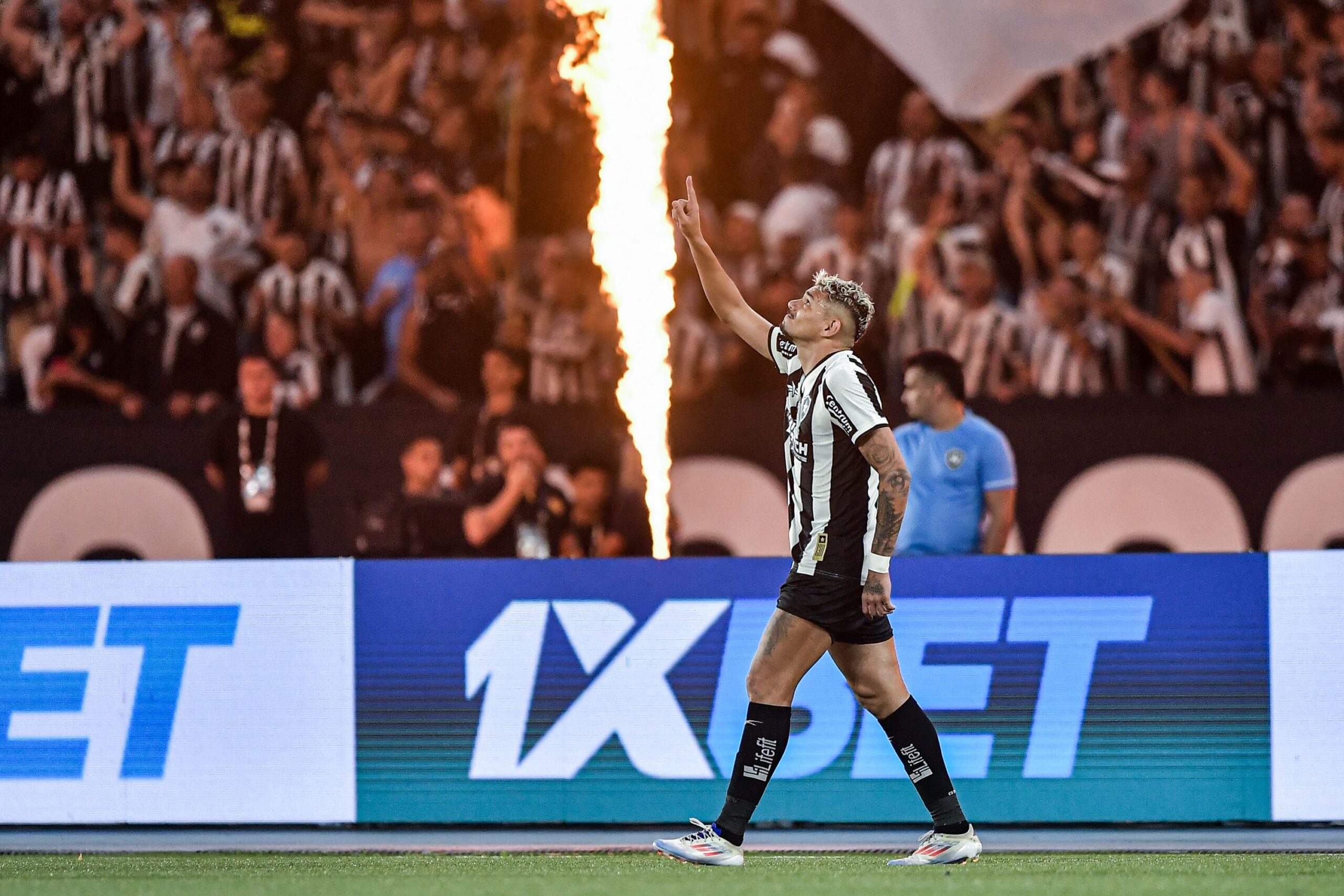 Opinião: Com vitória sobre o Palmeiras, Botafogo volta a ser favorito ao título