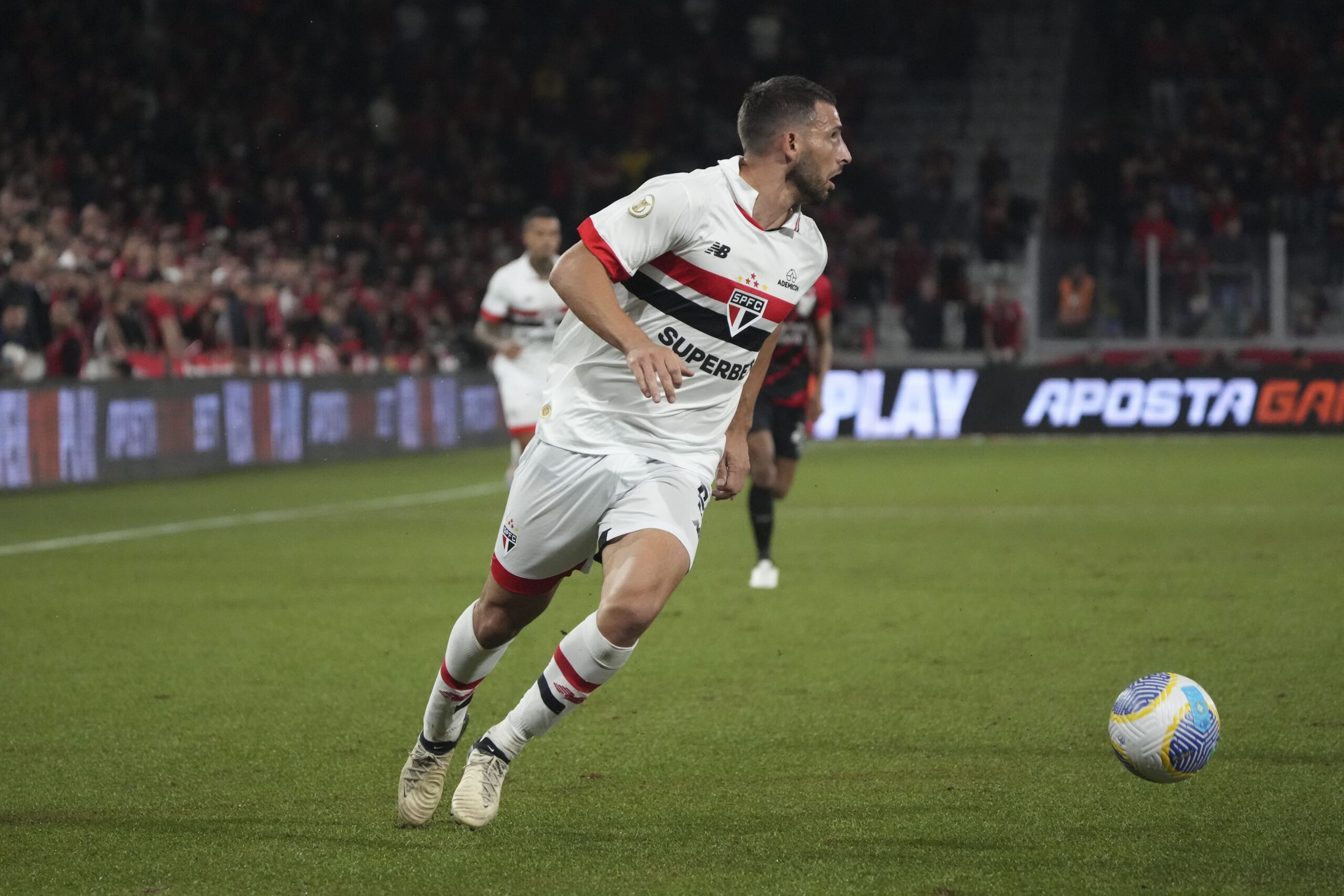 Vasco respira, Flamengo atropela e São Paulo volta a vencer: o resumo da 14ª rodada do Brasileirão