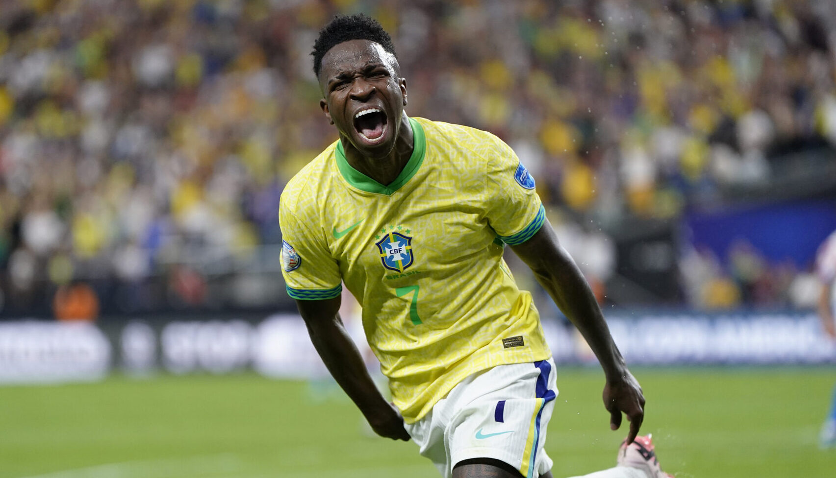 Vini Jr. se pronuncia, pede desculpas por suspensão e diz saber ouvir críticas