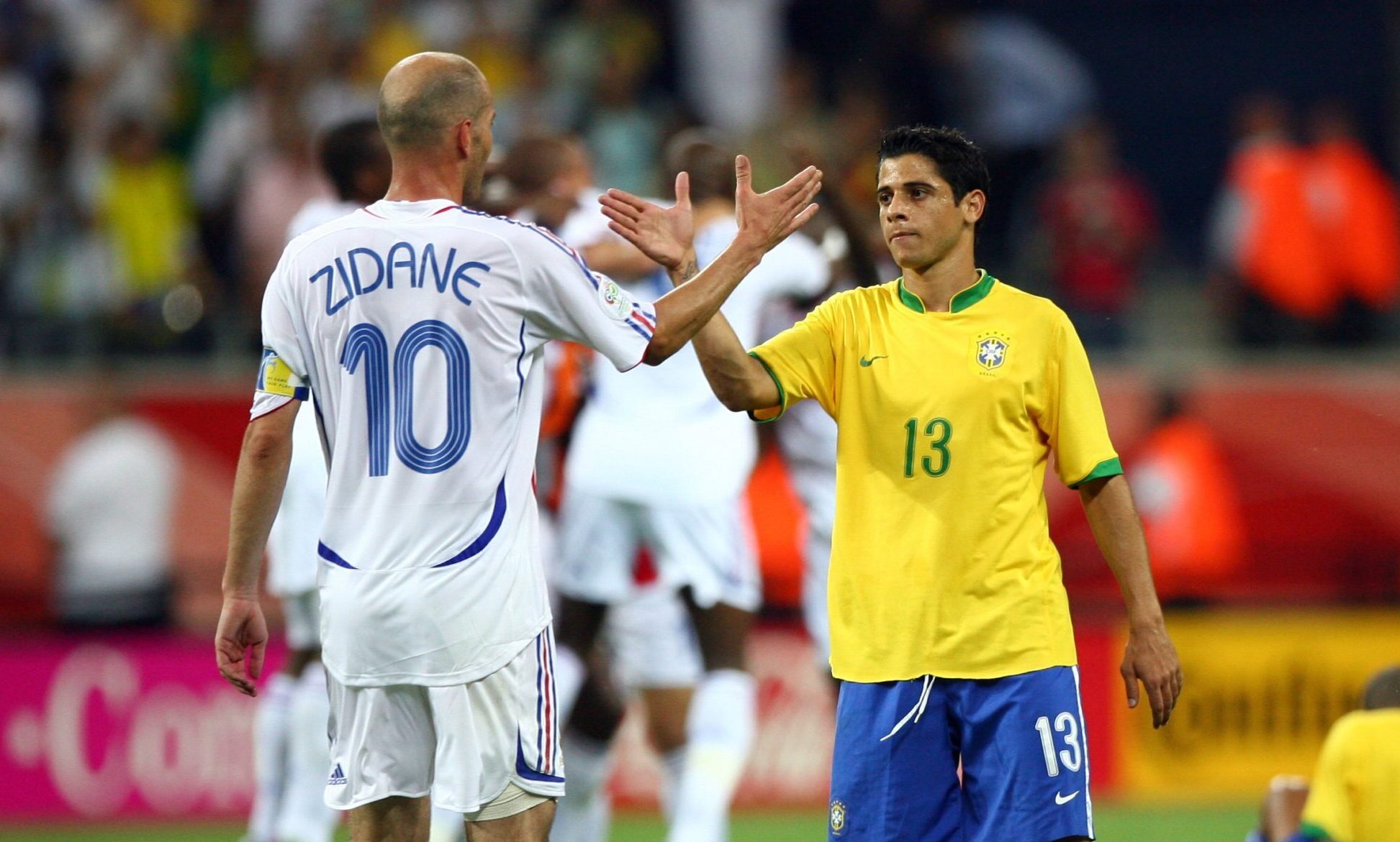 Ex-Real Madrid, Cicinho critica jogadores que reclamam do calendário: "Eles treinam para isso"