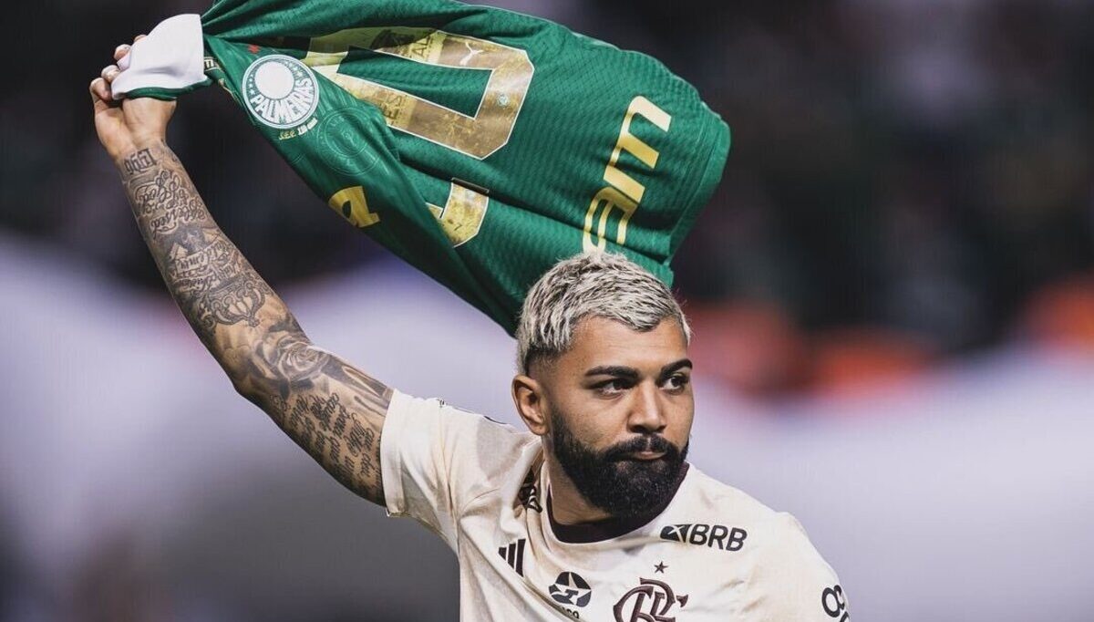Gabigol é visto balançando a camisa do Palmeiras e irrita torcida do Flamengo