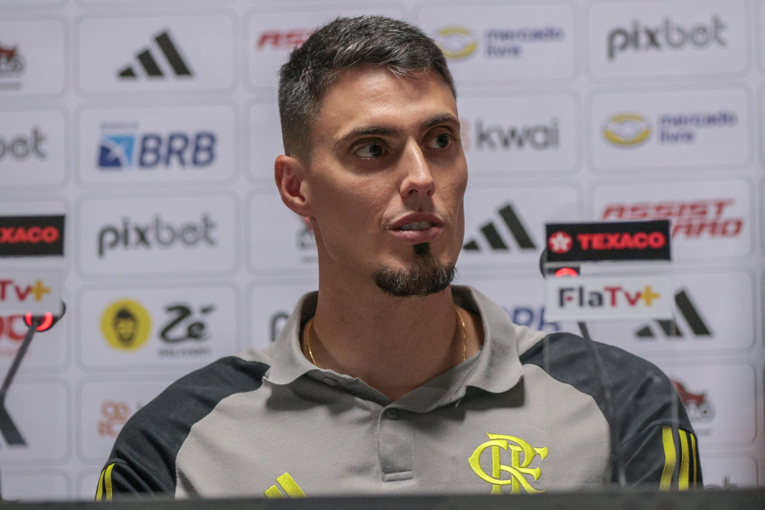 Jornalista pede a demissão do filho de Tite, responsável pelas bolas aéreas do Flamengo