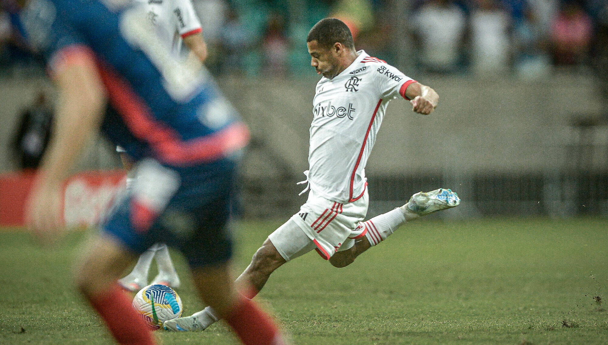 Michael e De La Cruz se machucam e Flamengo fica quase com um time inteiro de lesionados